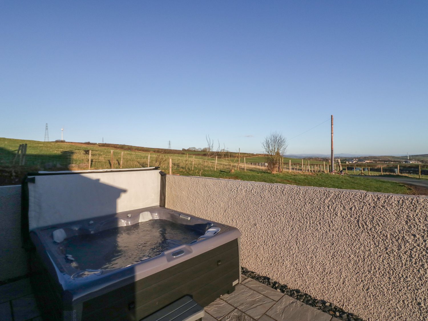 Apple Tree Barn near Dalton-In-Furness, Cumbria. Farm. Woodburning stove. Underfloor heating. HotTub