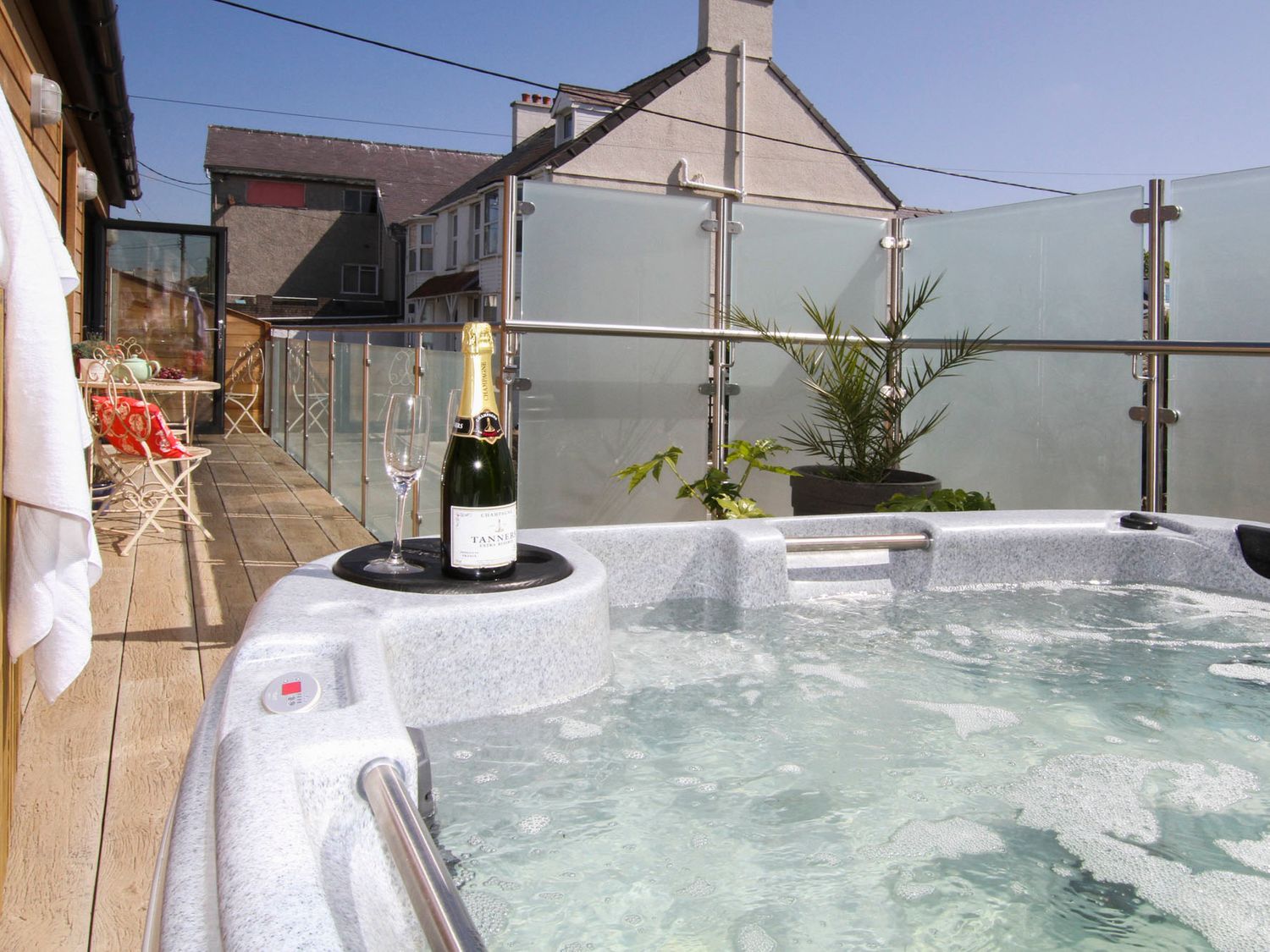 Chapel House, former chapel house, Rhosneigr, Anglesey, with hot tub, woodburning stove and balcony.