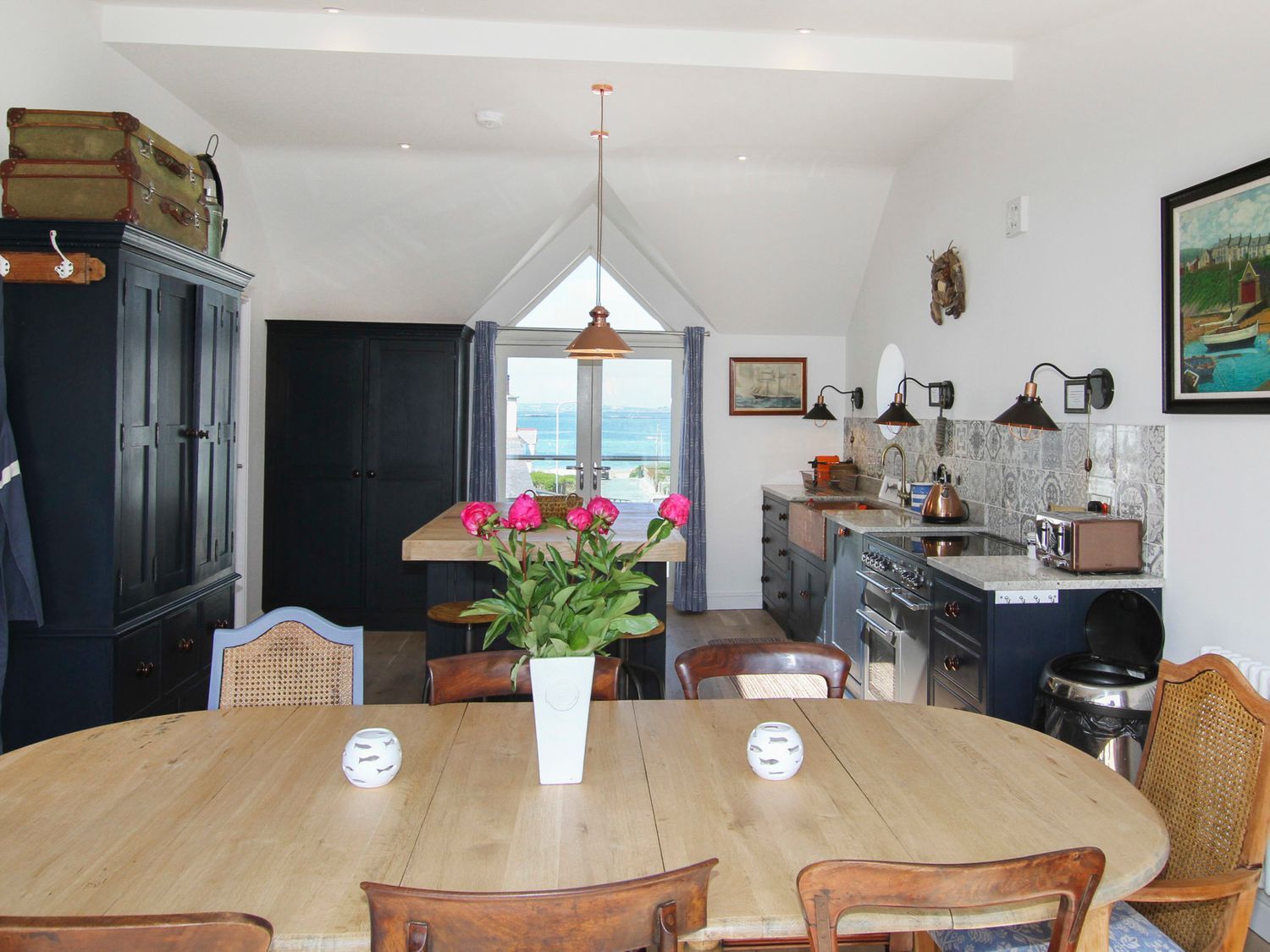 Chapel House, former chapel house, Rhosneigr, Anglesey, with hot tub, woodburning stove and balcony.