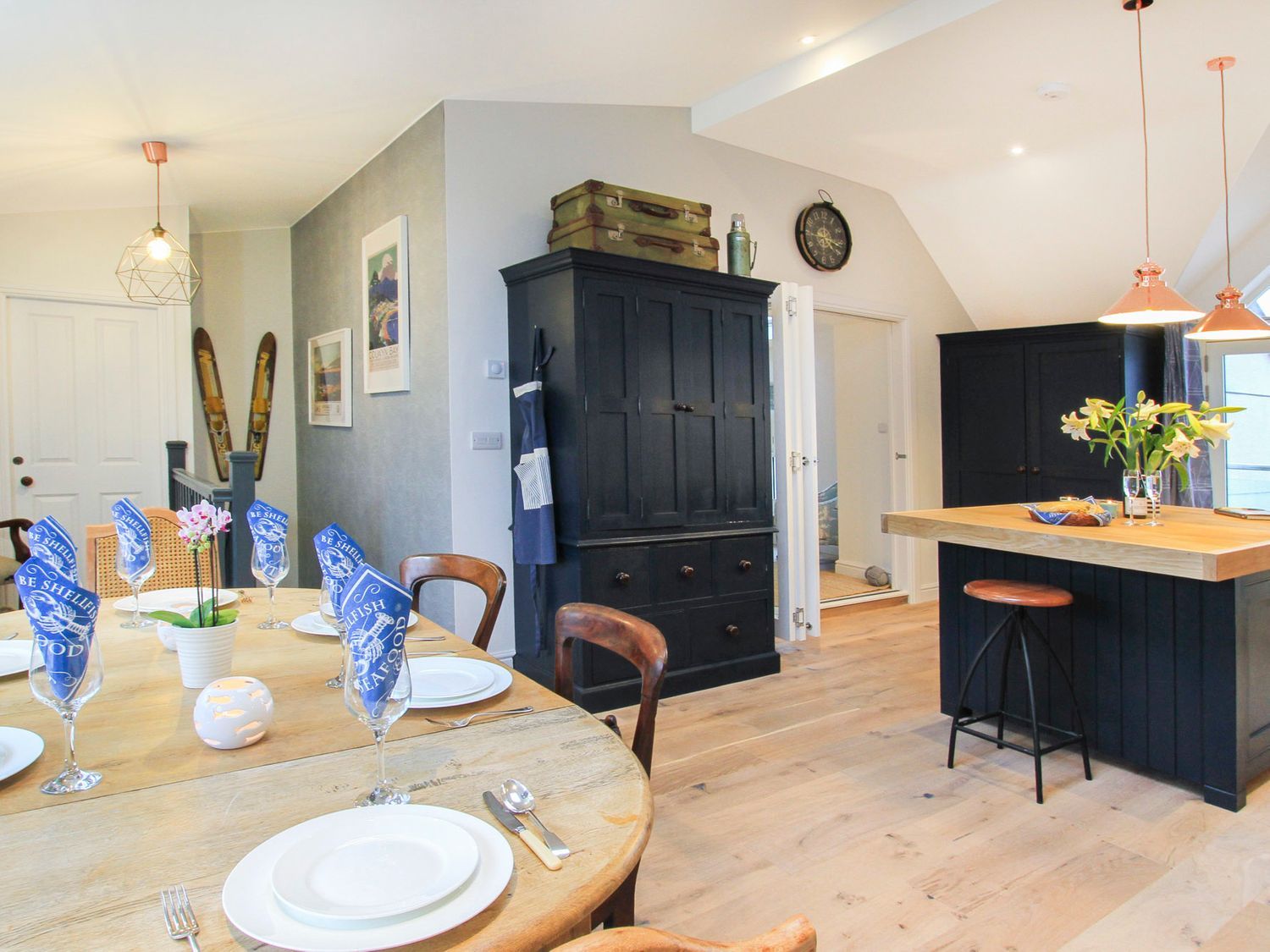 Chapel House, former chapel house, Rhosneigr, Anglesey, with hot tub, woodburning stove and balcony.