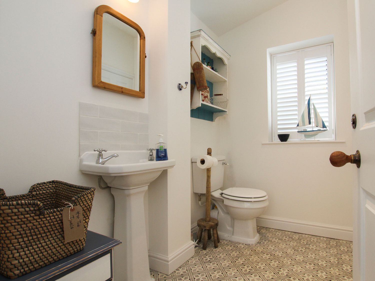 Chapel House, former chapel house, Rhosneigr, Anglesey, with hot tub, woodburning stove and balcony.