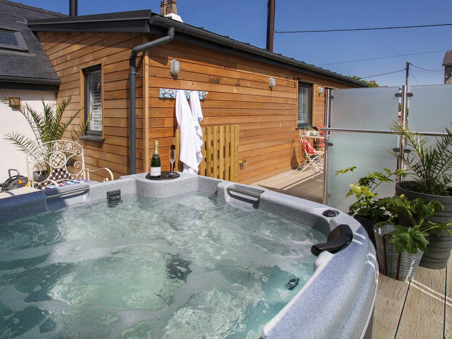 Chapel House, former chapel house, Rhosneigr, Anglesey, with hot tub, woodburning stove and balcony.