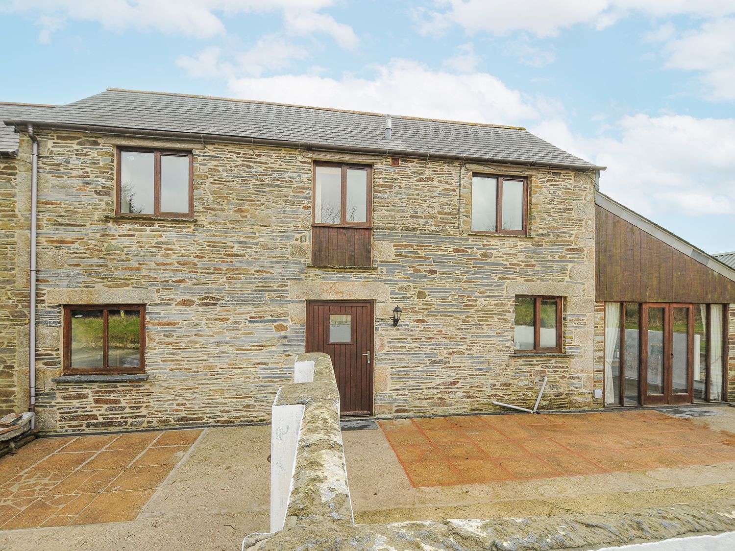 Dairy Barn nr Camelford, Cornwall. Ground-floor living. Woodburning stove. Countryside. Pet-friendly
