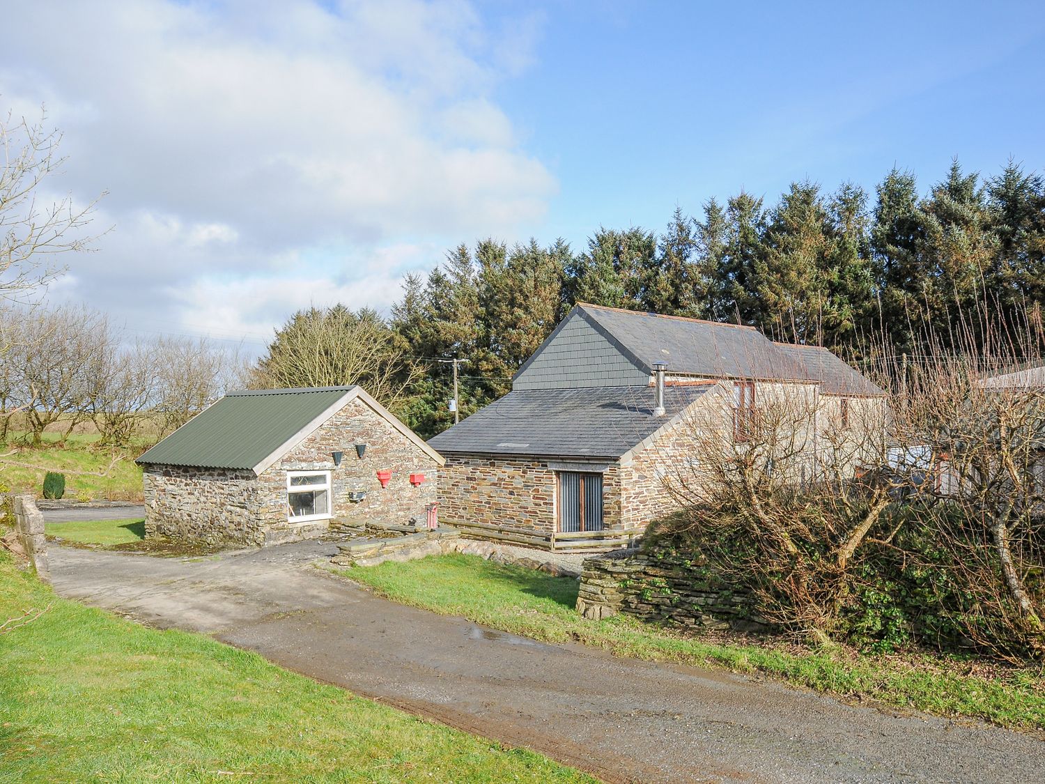 Dairy Barn nr Camelford, Cornwall. Ground-floor living. Woodburning stove. Countryside. Pet-friendly