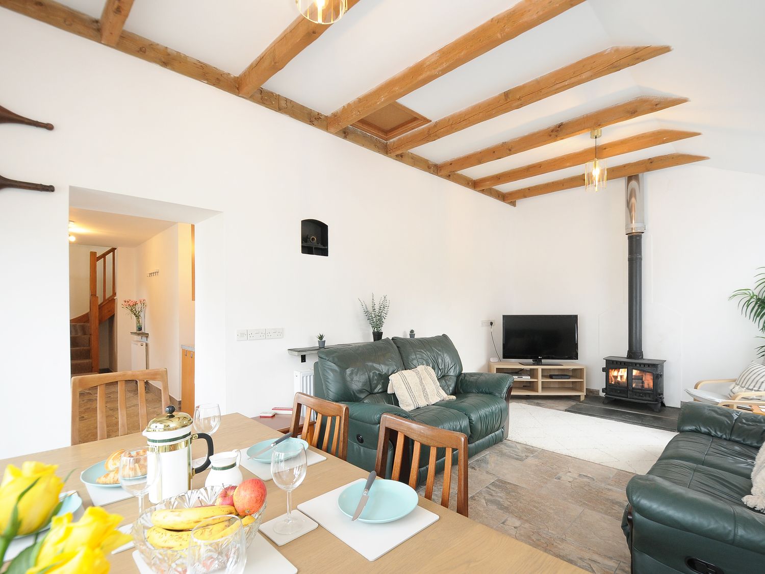 Dairy Barn nr Camelford, Cornwall. Ground-floor living. Woodburning stove. Countryside. Pet-friendly