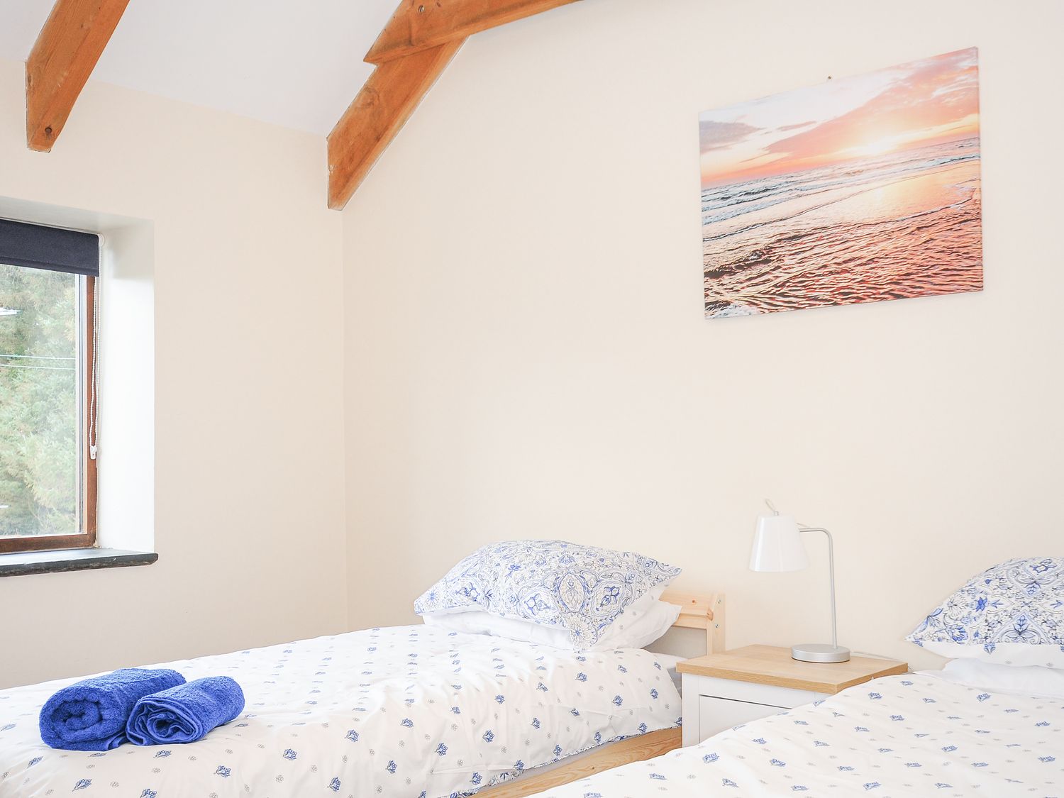 Dairy Barn nr Camelford, Cornwall. Ground-floor living. Woodburning stove. Countryside. Pet-friendly