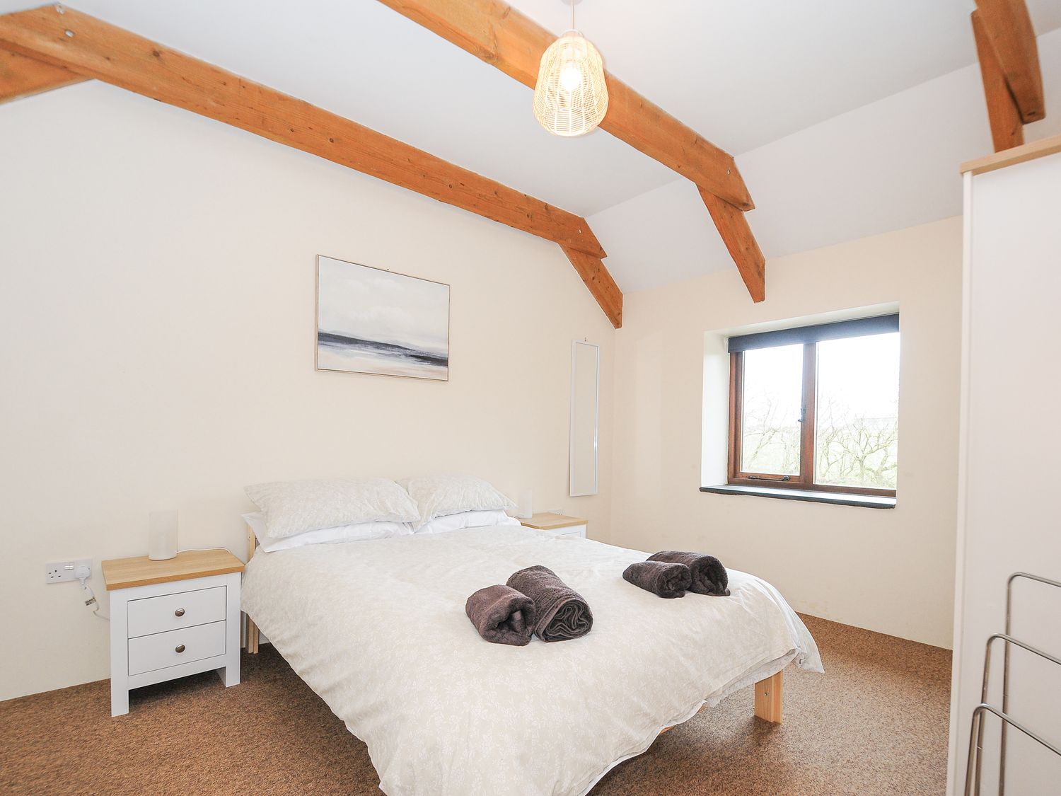 Dairy Barn nr Camelford, Cornwall. Ground-floor living. Woodburning stove. Countryside. Pet-friendly