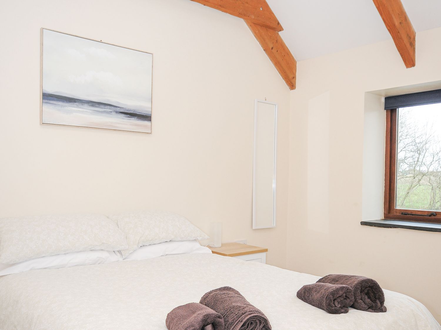 Dairy Barn nr Camelford, Cornwall. Ground-floor living. Woodburning stove. Countryside. Pet-friendly