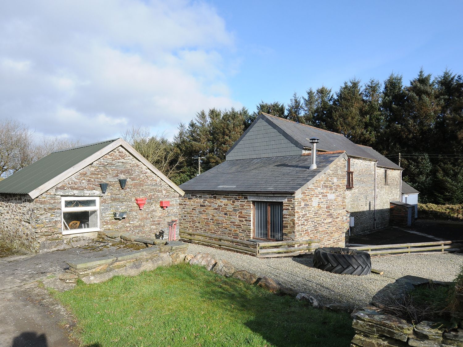 Dairy Barn nr Camelford, Cornwall. Ground-floor living. Woodburning stove. Countryside. Pet-friendly