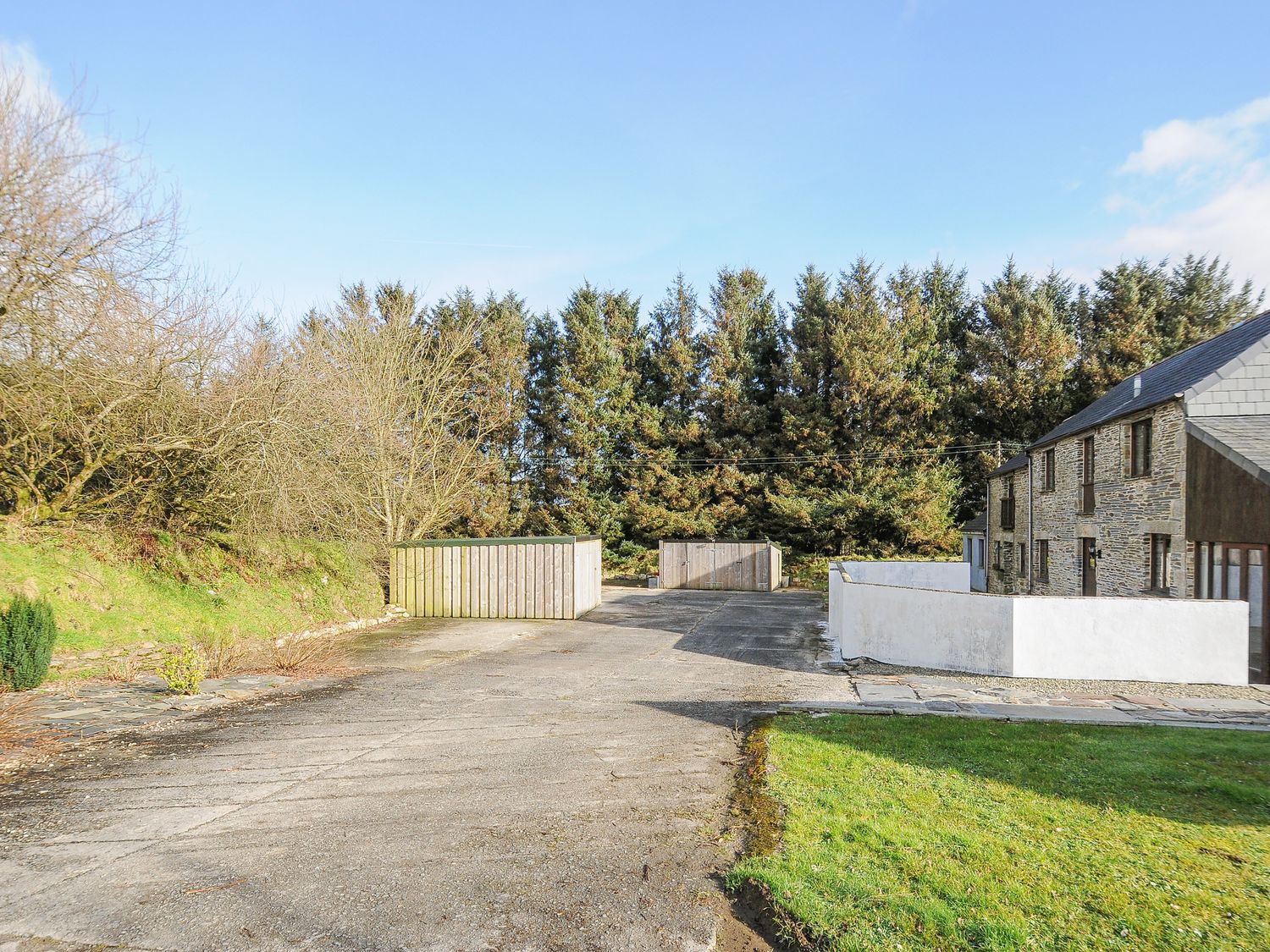Dairy Barn nr Camelford, Cornwall. Ground-floor living. Woodburning stove. Countryside. Pet-friendly