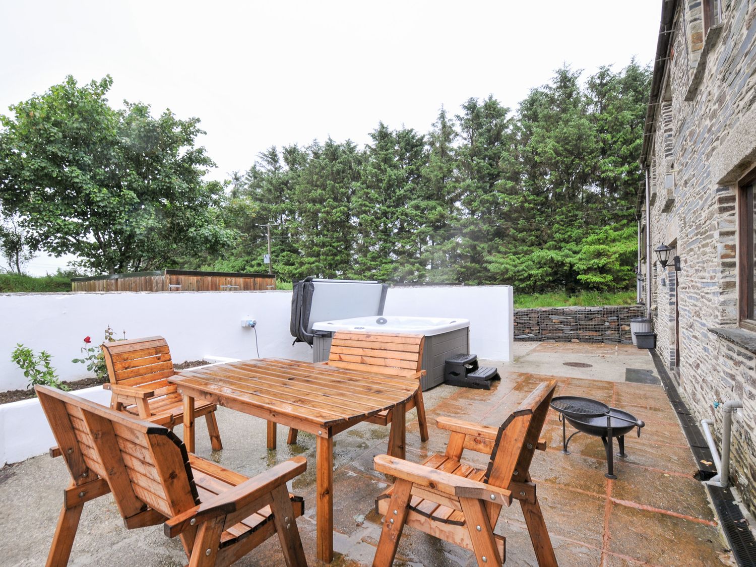 Dairy Barn nr Camelford, Cornwall. Ground-floor living. Woodburning stove. Countryside. Pet-friendly