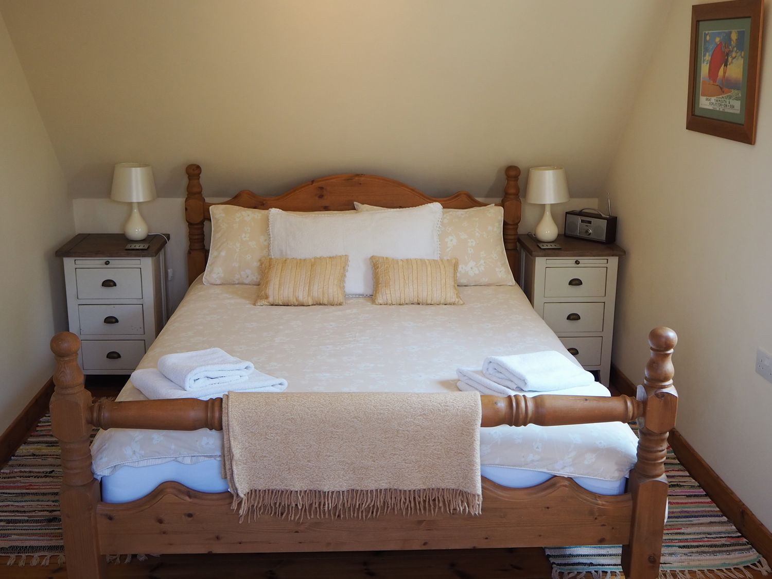 Cedar Cottage, Ilketshall St. Margaret, Bungay, Suffolk. Hot tub. Ground-floor living. Pet-friendly.