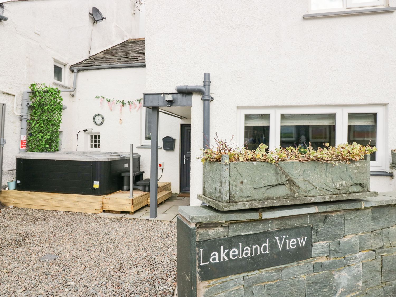 Lakeland View, Keswick, Cumbria. Near amenities. In the Lake District National Park. Private hot tub