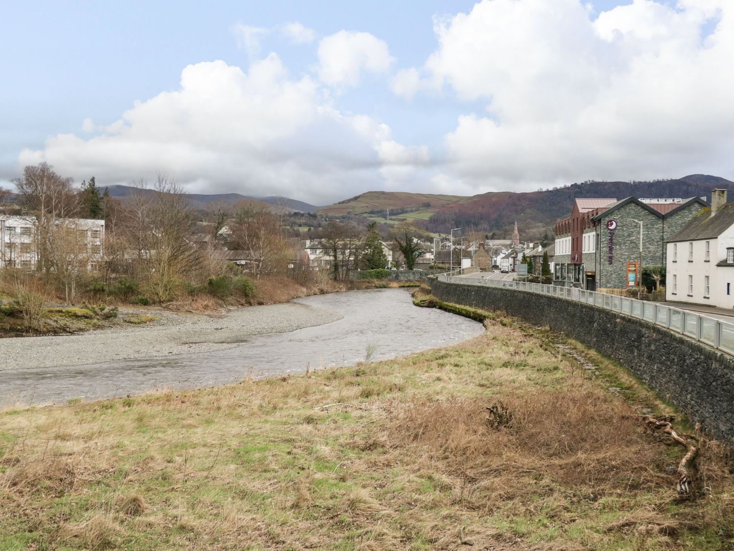 Lakeland View, Keswick, Cumbria. Near amenities. In the Lake District National Park. Private hot tub