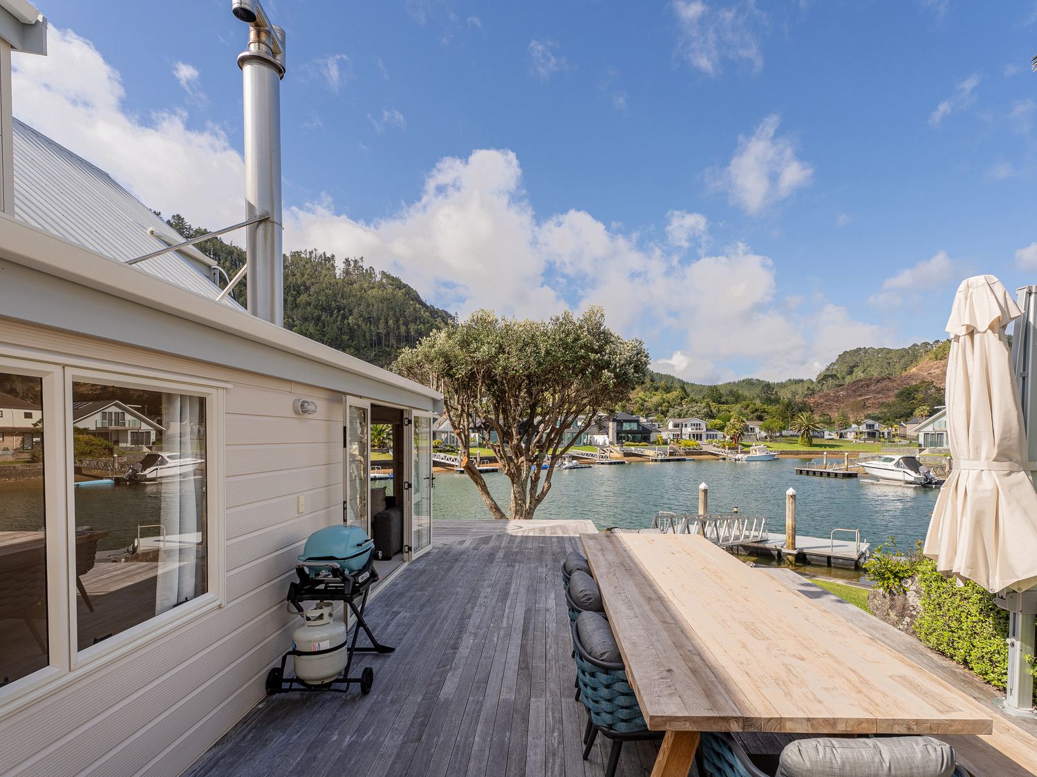 Waterfront Paradise - Pauanui Holiday Home                     photo 2