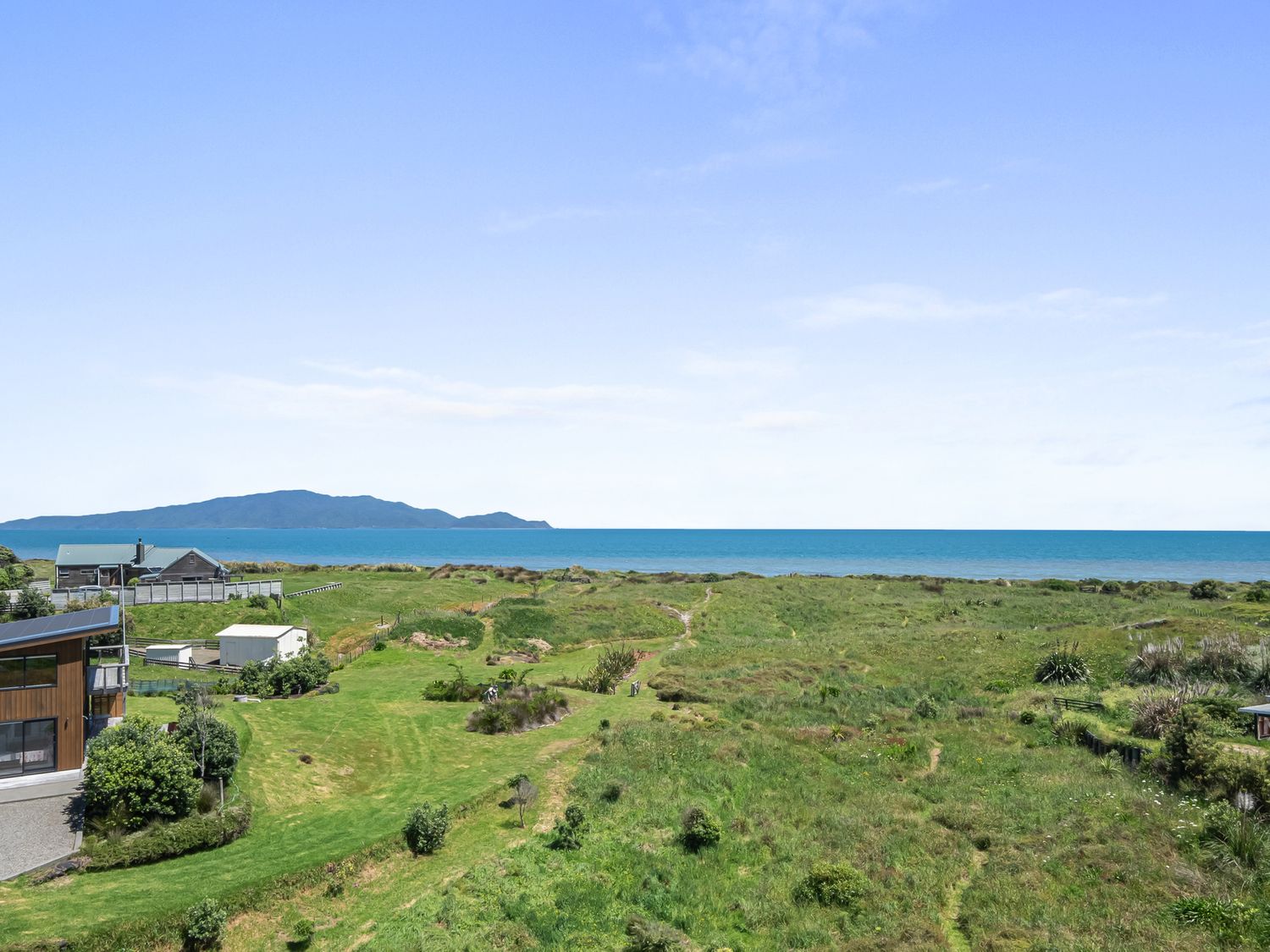 Sunset Over Kapiti - Waikanae Holiday Home                     photo 20