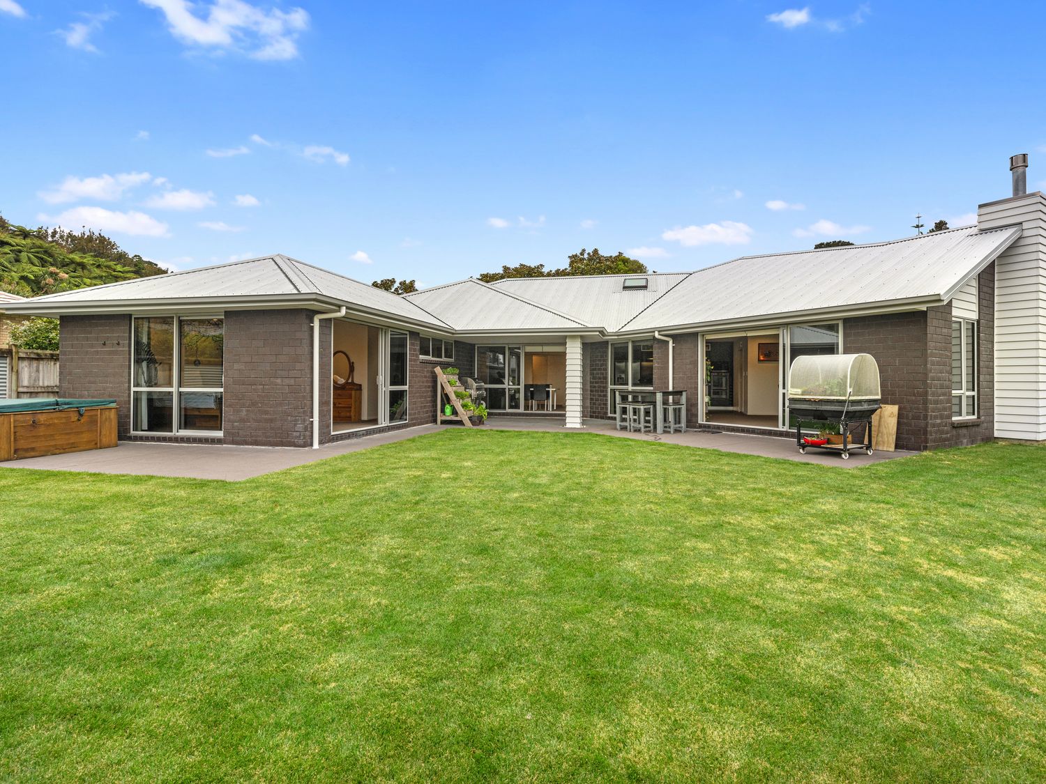 The Red Door - New Plymouth Holiday Home                     photo 2