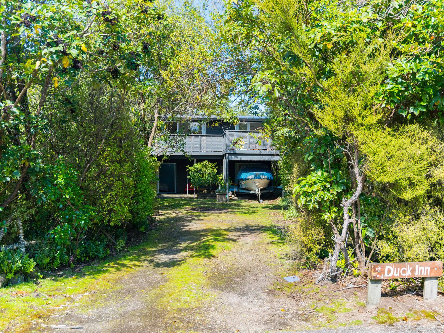 Duck Inn - Lake Taupo Holiday Home                     photo 2