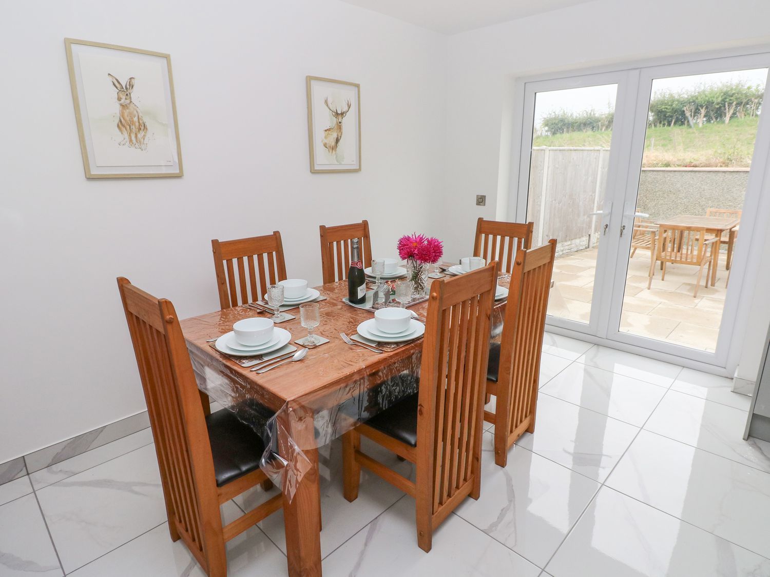 Golygfa Hafan in Little Haven, Pembrokeshire. Dog-friendly. Close to beach. Off-road parking for two