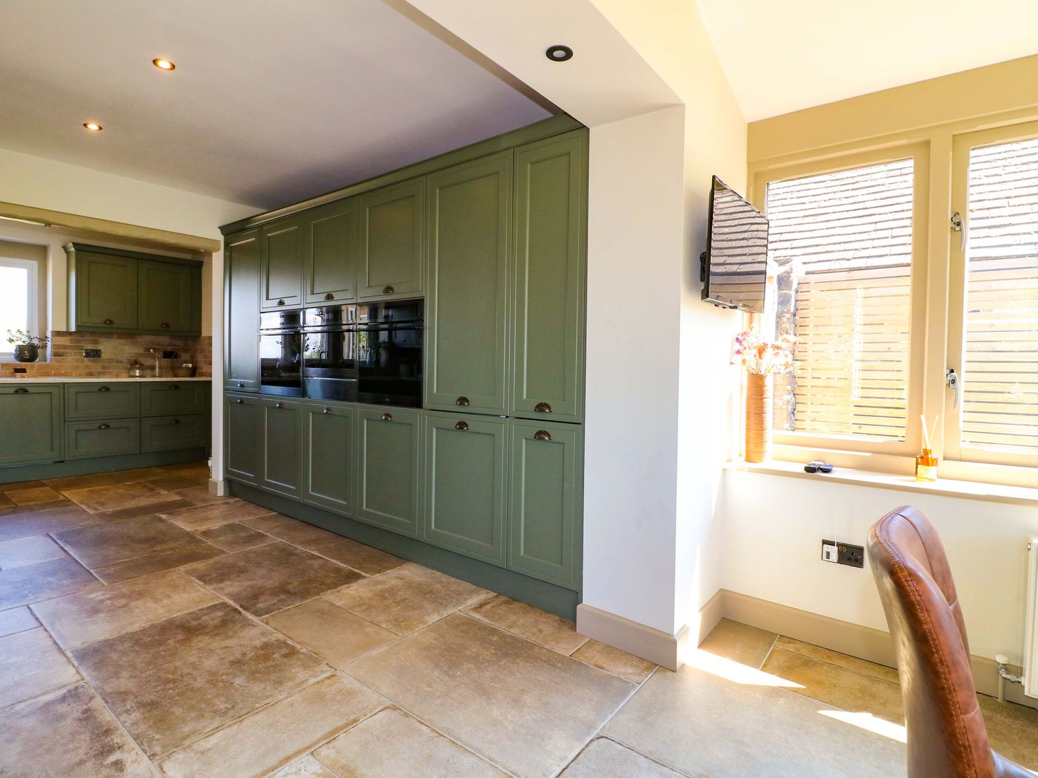 Cherry Tree Farm in Chesterfield, Derbyshire. Hot tub. Woodburning stove. Smart TV. Off-road parking