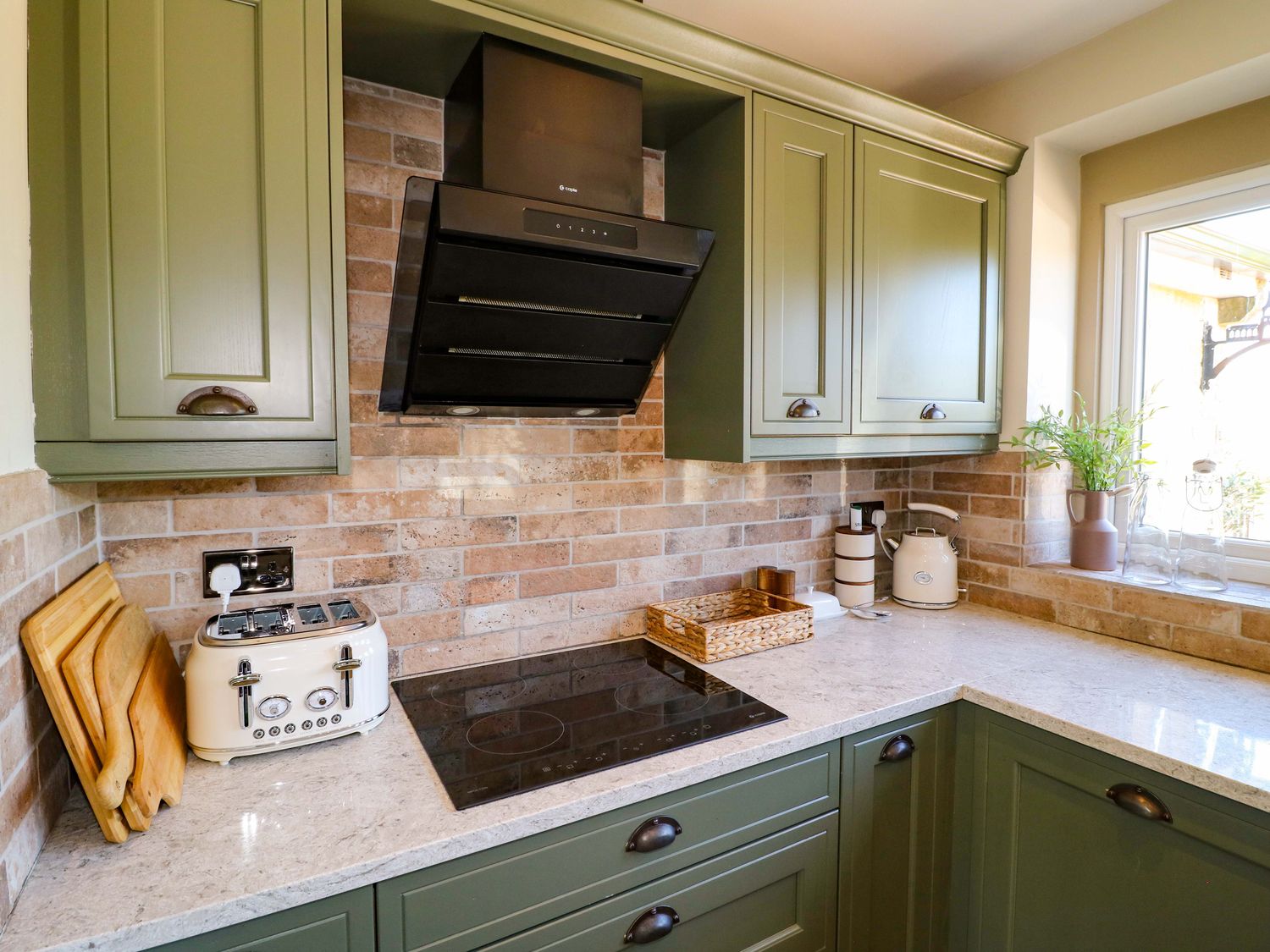 Cherry Tree Farm in Chesterfield, Derbyshire. Hot tub. Woodburning stove. Smart TV. Off-road parking