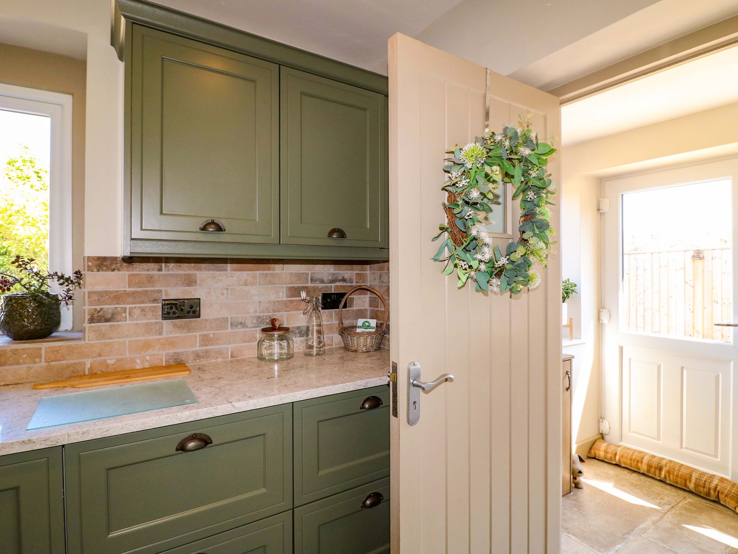Cherry Tree Farm in Chesterfield, Derbyshire. Hot tub. Woodburning stove. Smart TV. Off-road parking