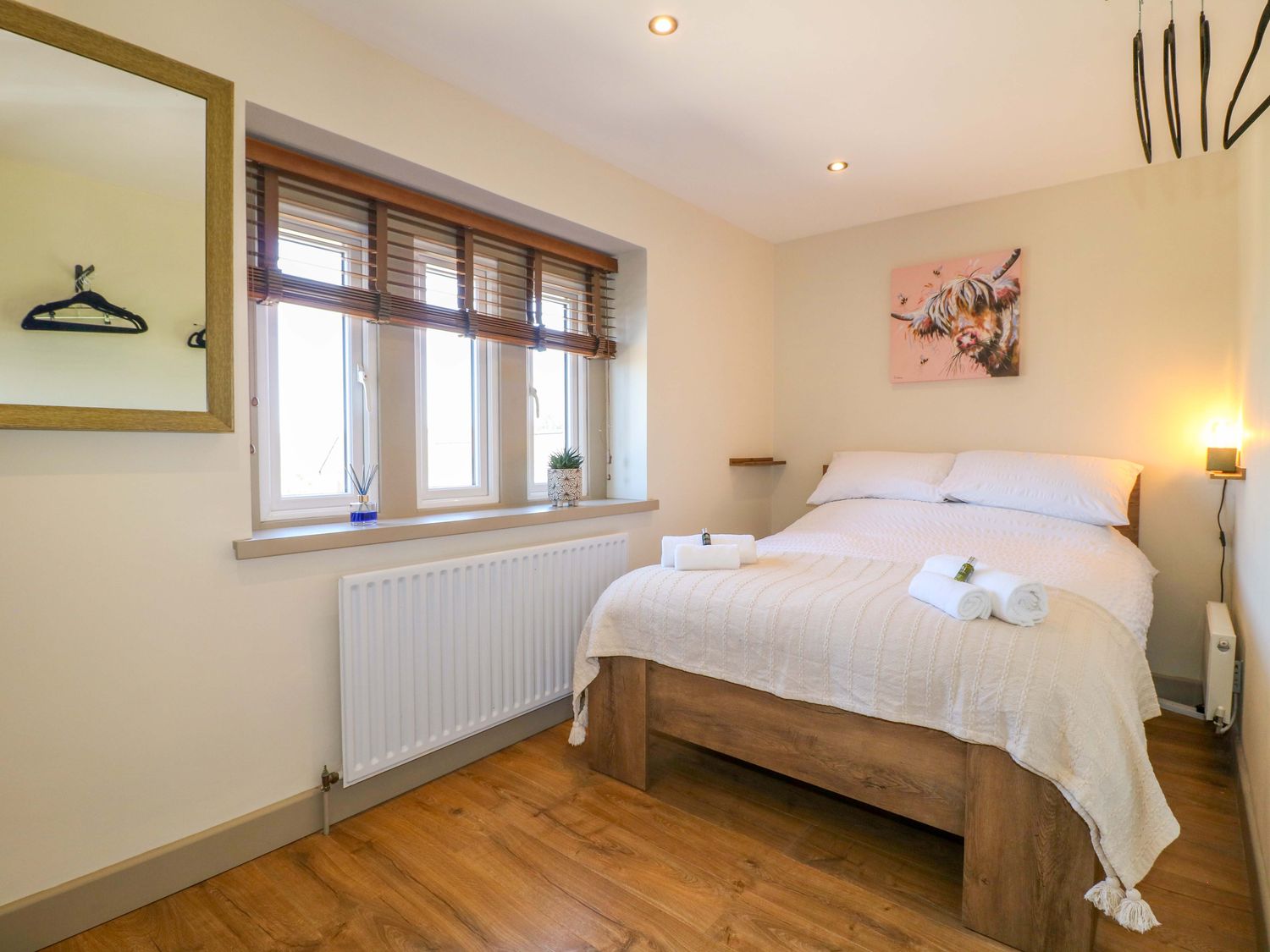 Cherry Tree Farm in Chesterfield, Derbyshire. Hot tub. Woodburning stove. Smart TV. Off-road parking