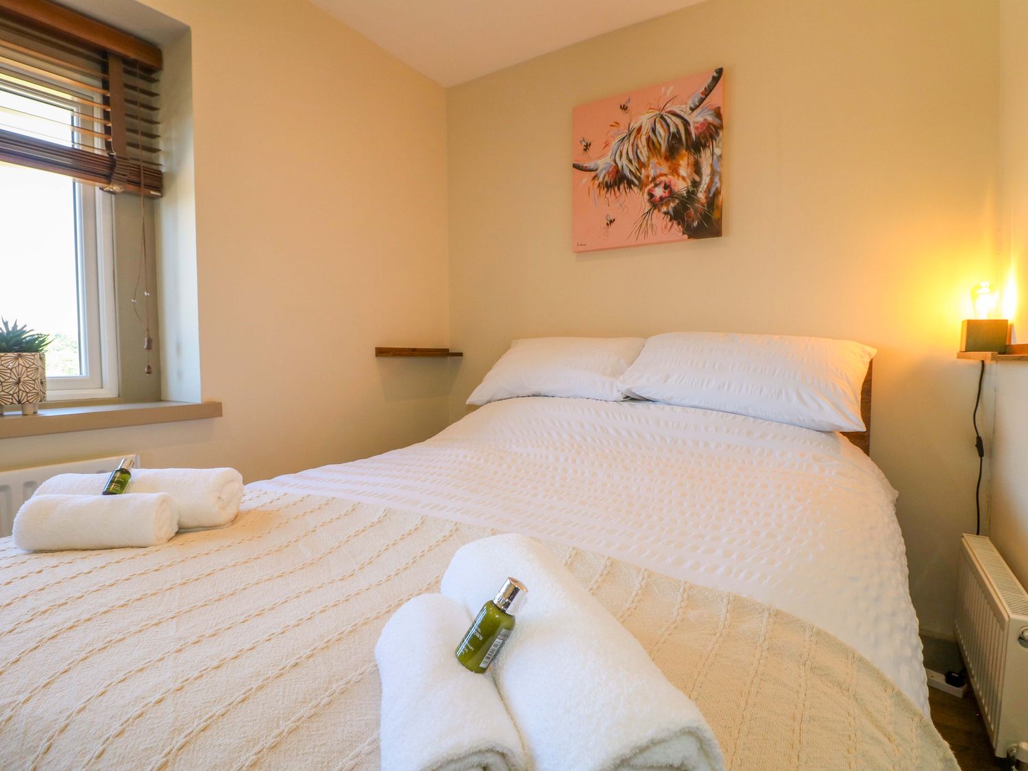 Cherry Tree Farm in Chesterfield, Derbyshire. Hot tub. Woodburning stove. Smart TV. Off-road parking