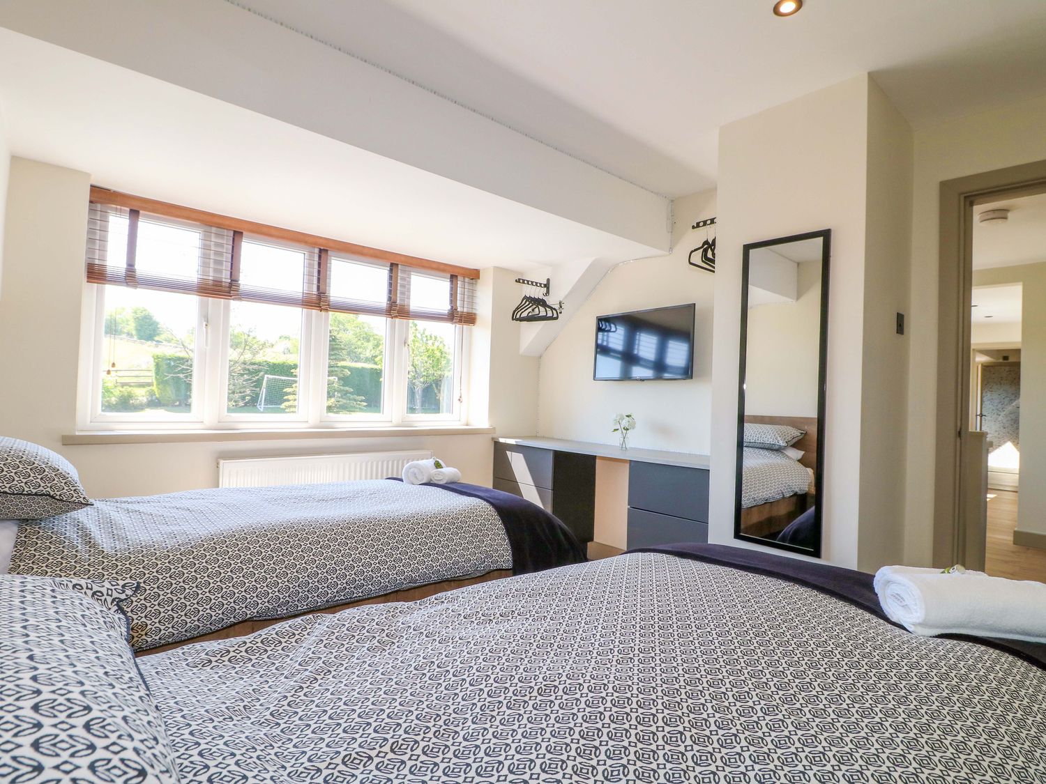 Cherry Tree Farm in Chesterfield, Derbyshire. Hot tub. Woodburning stove. Smart TV. Off-road parking