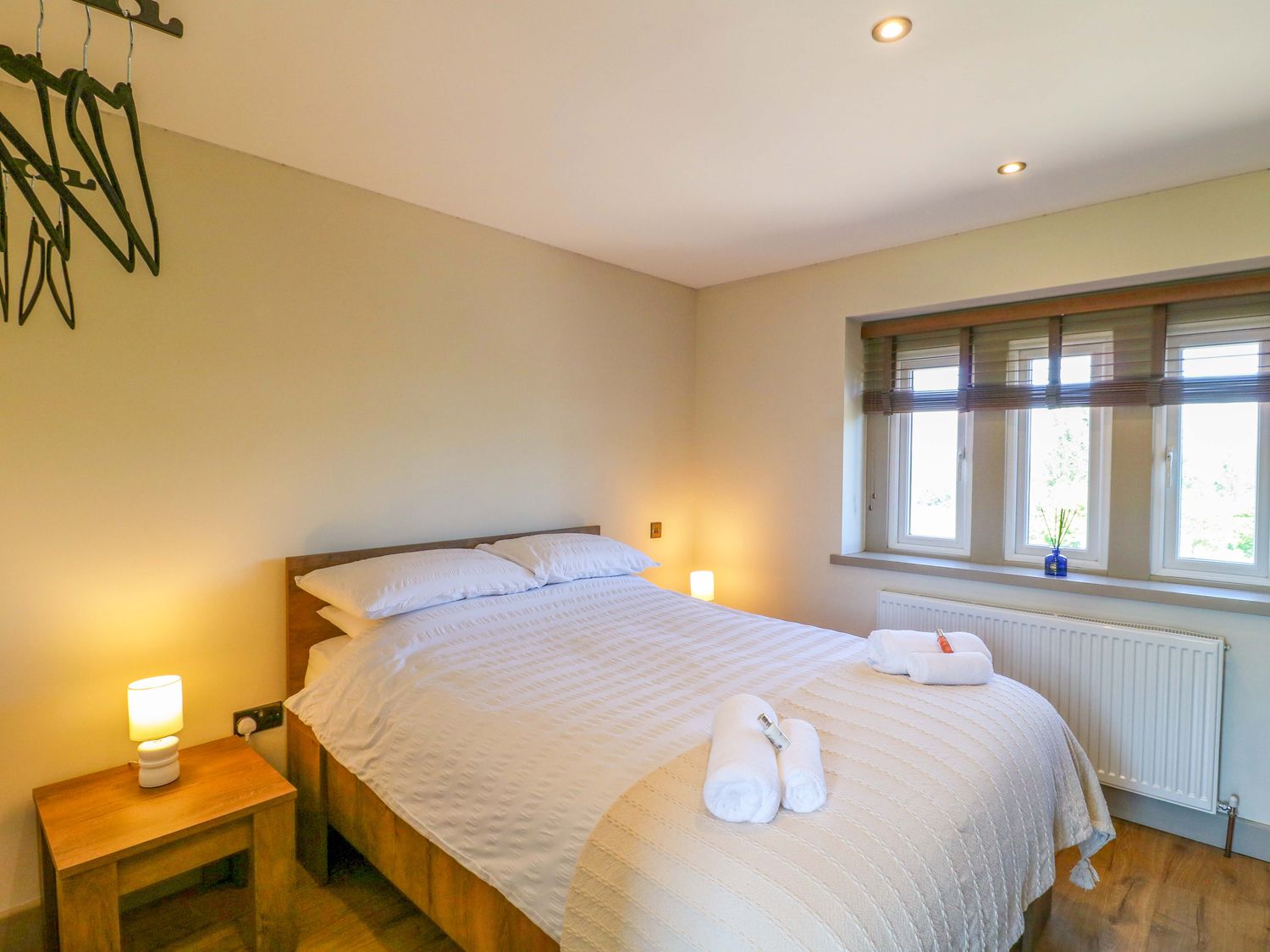 Cherry Tree Farm in Chesterfield, Derbyshire. Hot tub. Woodburning stove. Smart TV. Off-road parking