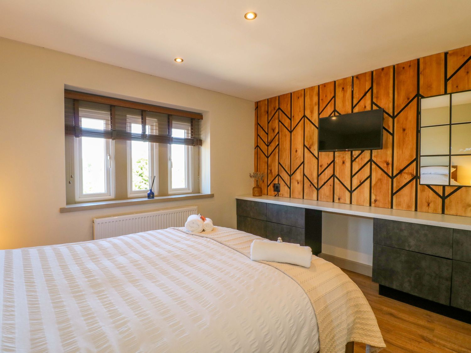 Cherry Tree Farm in Chesterfield, Derbyshire. Hot tub. Woodburning stove. Smart TV. Off-road parking