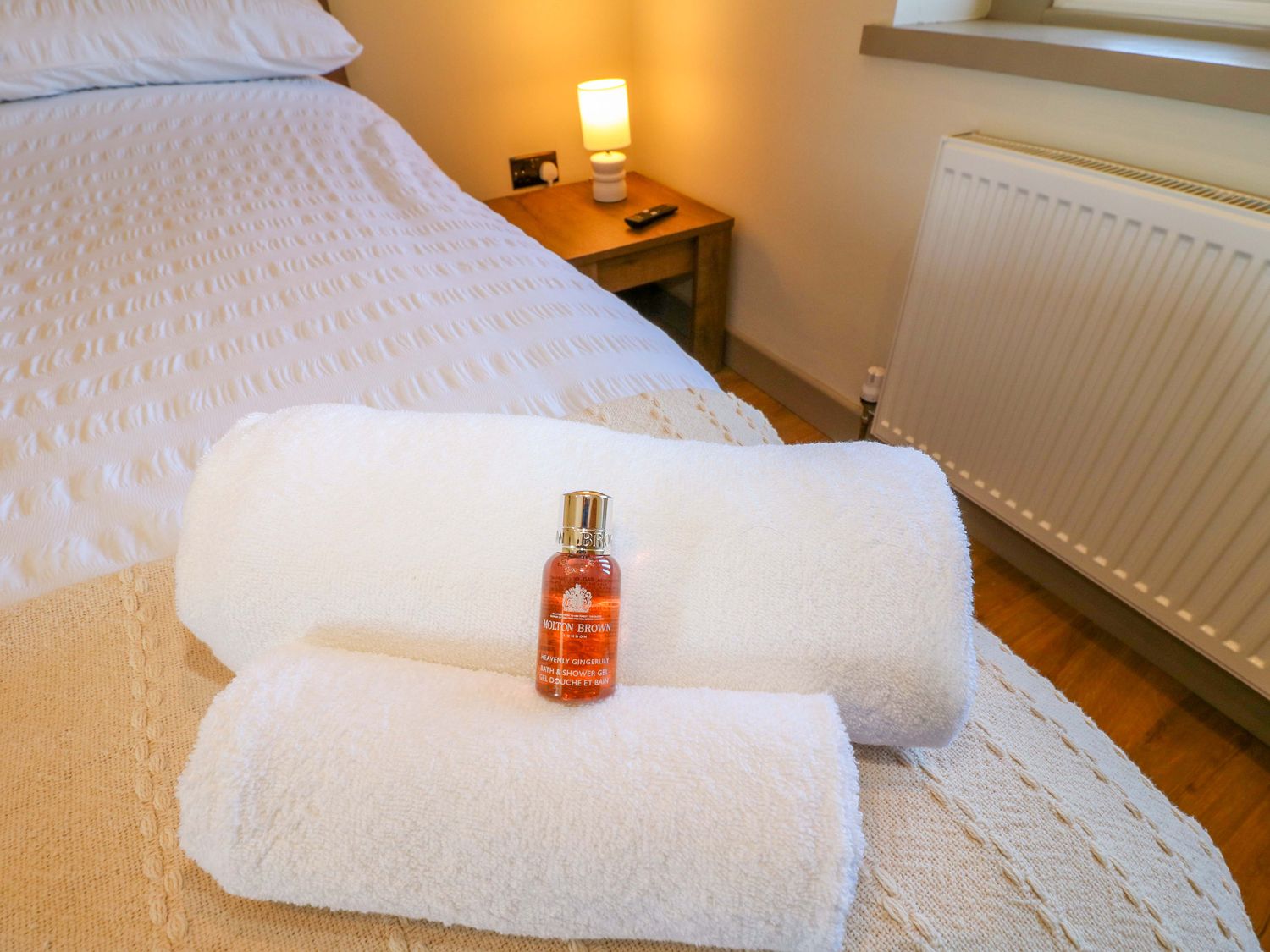Cherry Tree Farm in Chesterfield, Derbyshire. Hot tub. Woodburning stove. Smart TV. Off-road parking