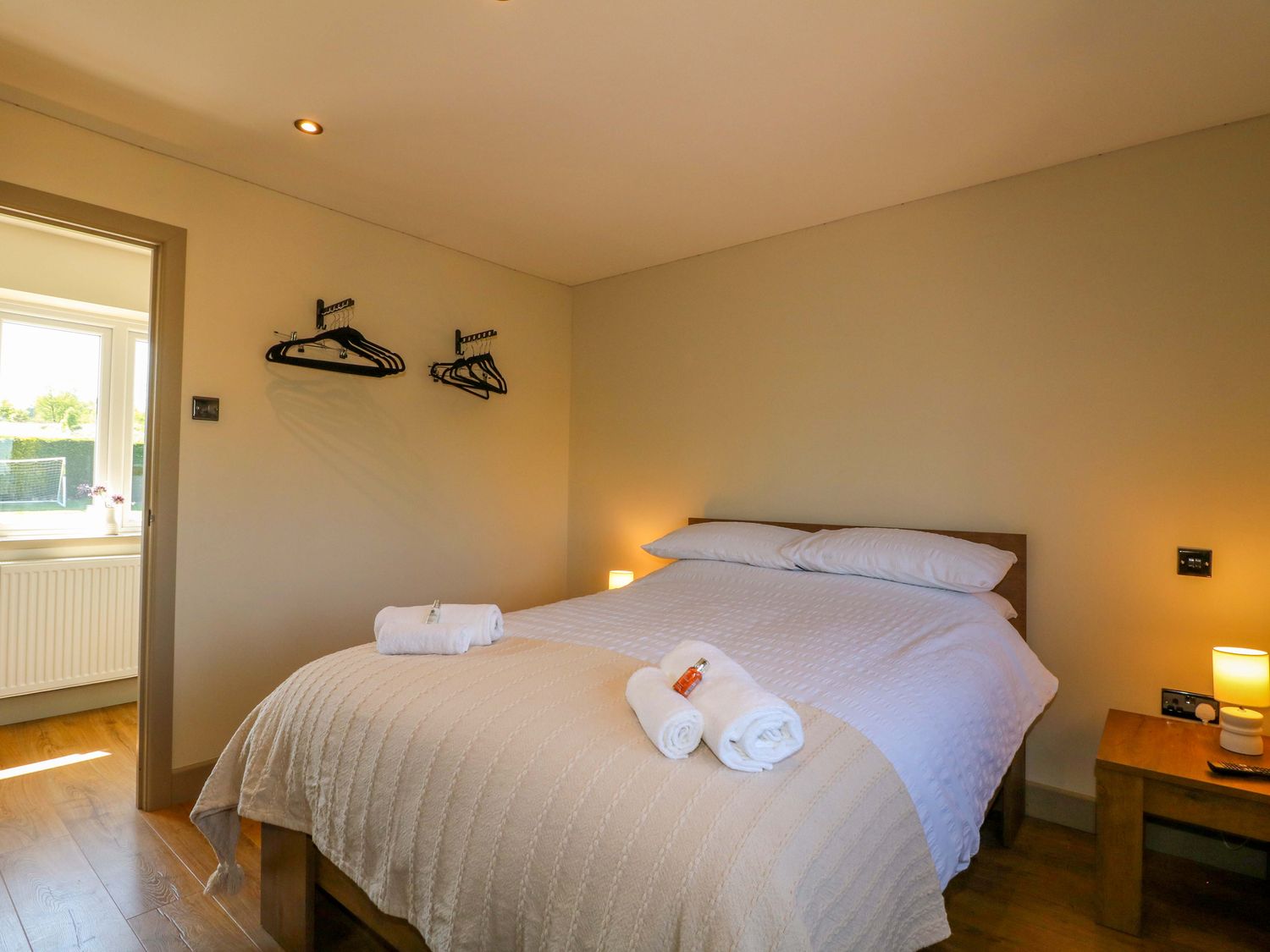 Cherry Tree Farm in Chesterfield, Derbyshire. Hot tub. Woodburning stove. Smart TV. Off-road parking