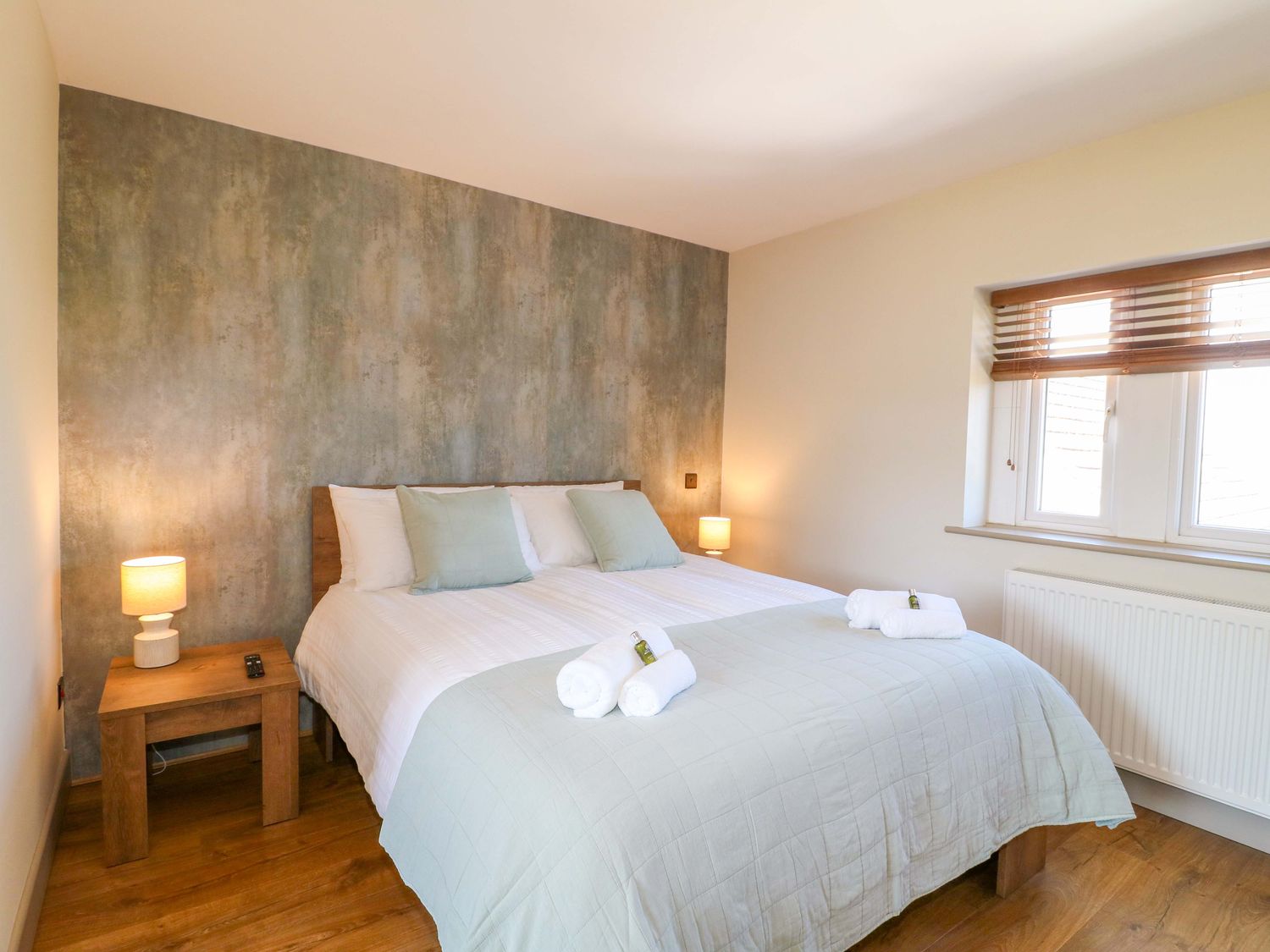 Cherry Tree Farm in Chesterfield, Derbyshire. Hot tub. Woodburning stove. Smart TV. Off-road parking