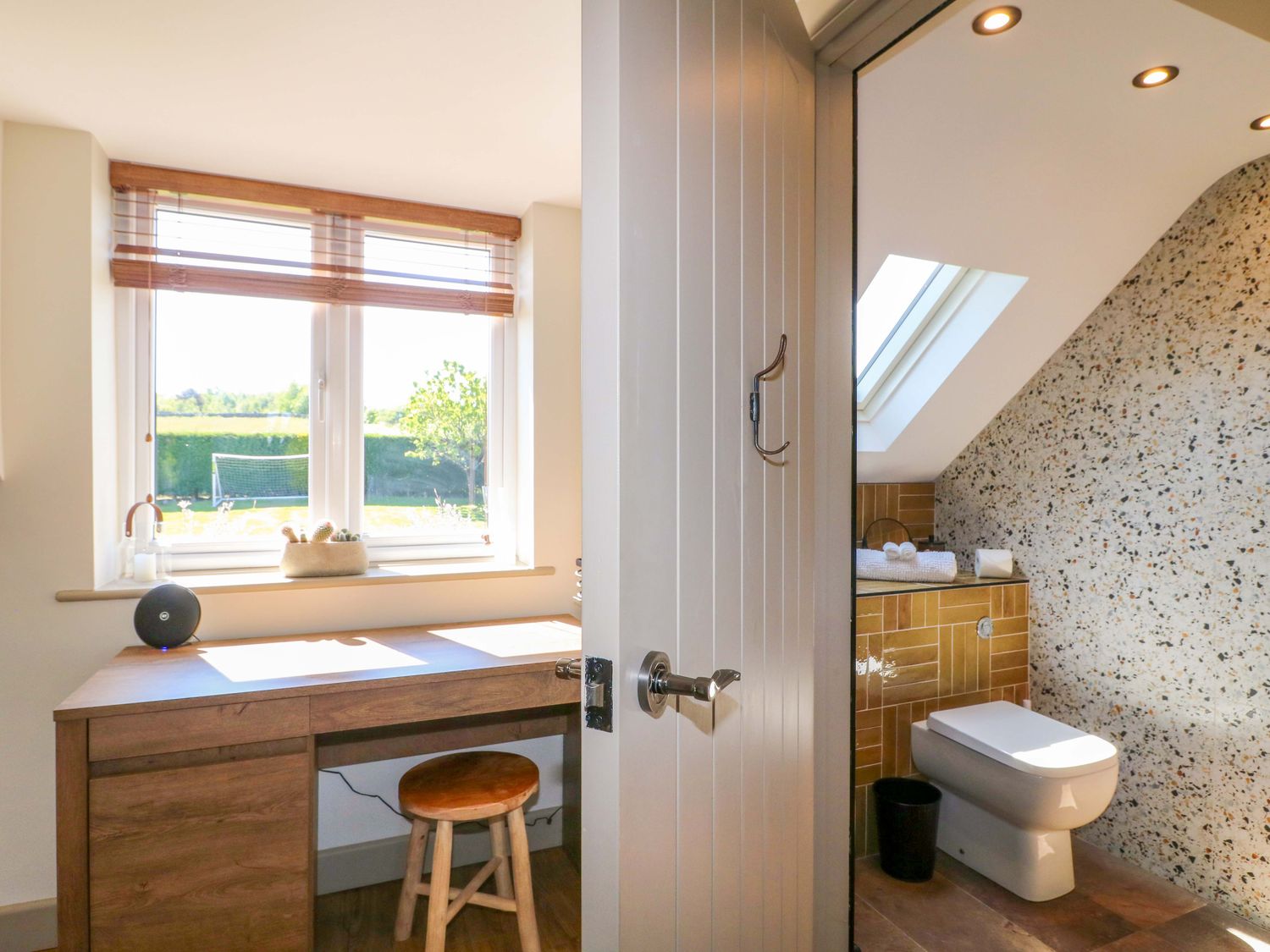 Cherry Tree Farm in Chesterfield, Derbyshire. Hot tub. Woodburning stove. Smart TV. Off-road parking