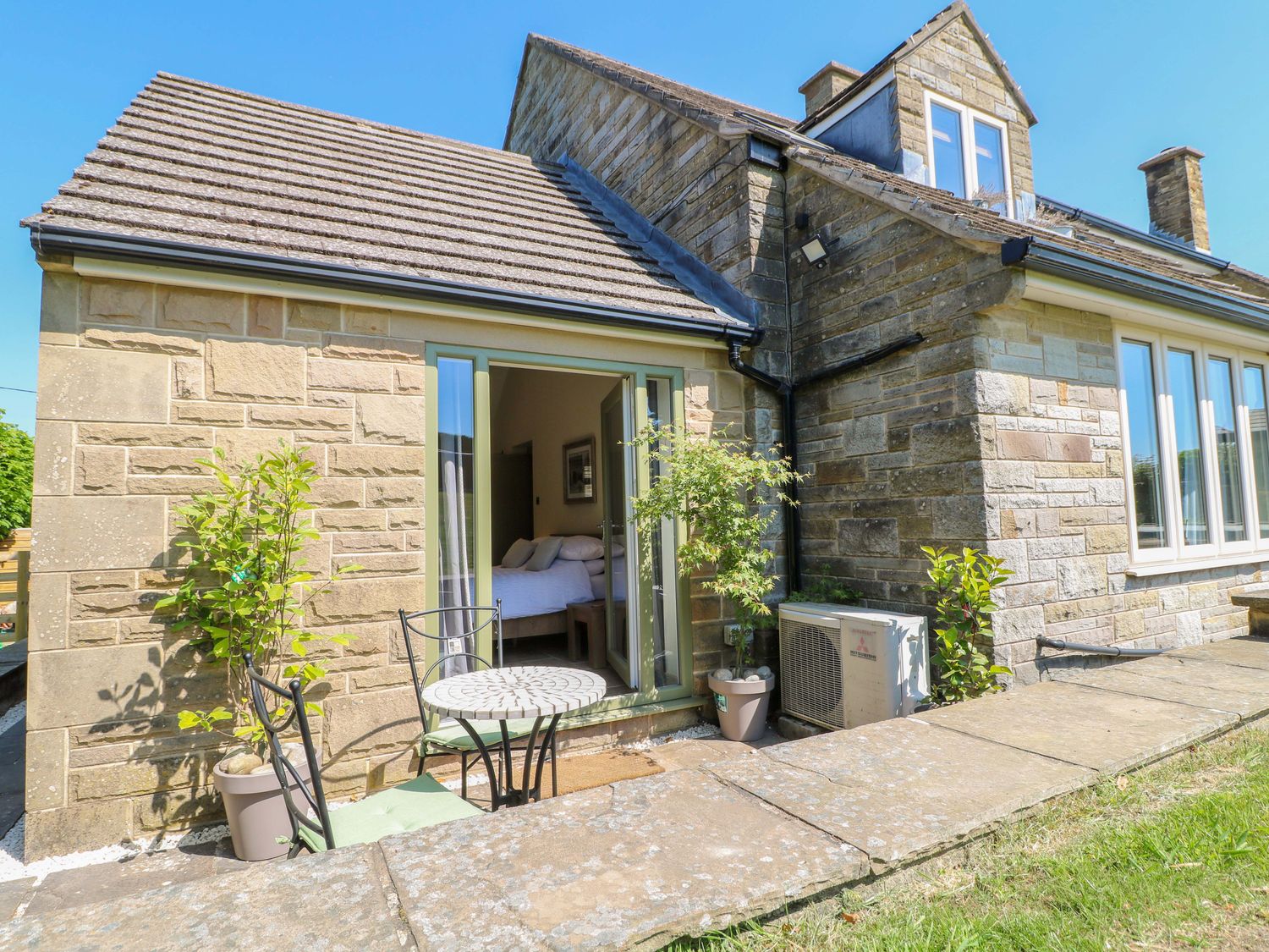 Cherry Tree Farm in Chesterfield, Derbyshire. Hot tub. Woodburning stove. Smart TV. Off-road parking
