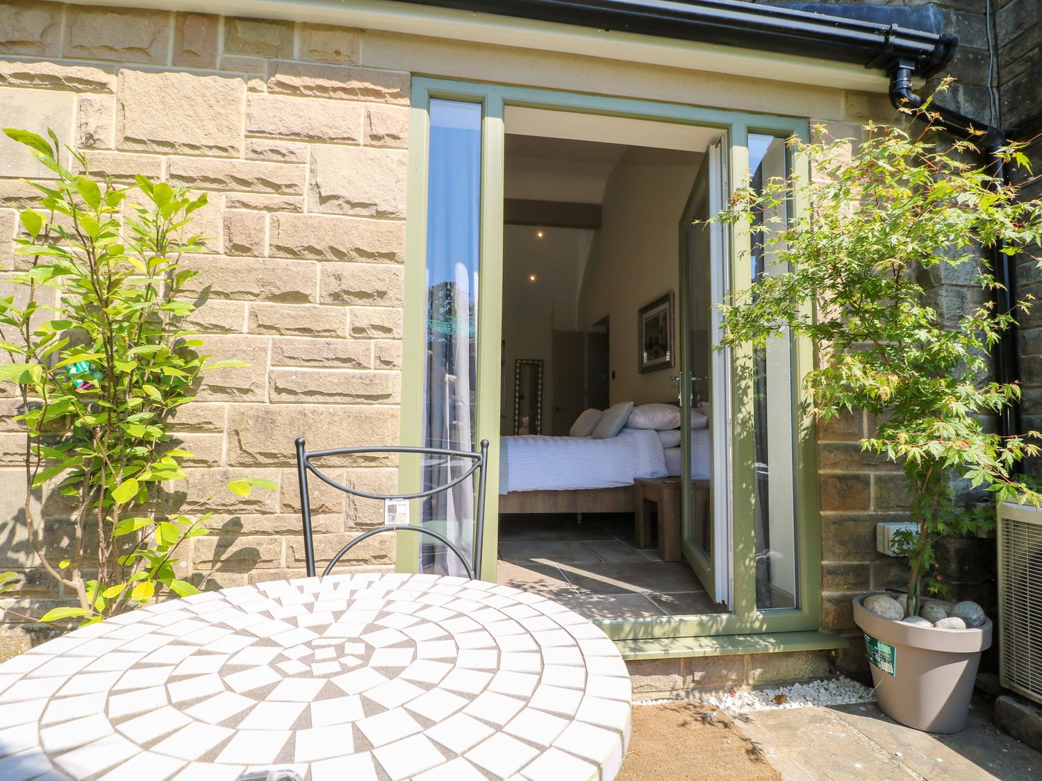 Cherry Tree Farm in Chesterfield, Derbyshire. Hot tub. Woodburning stove. Smart TV. Off-road parking