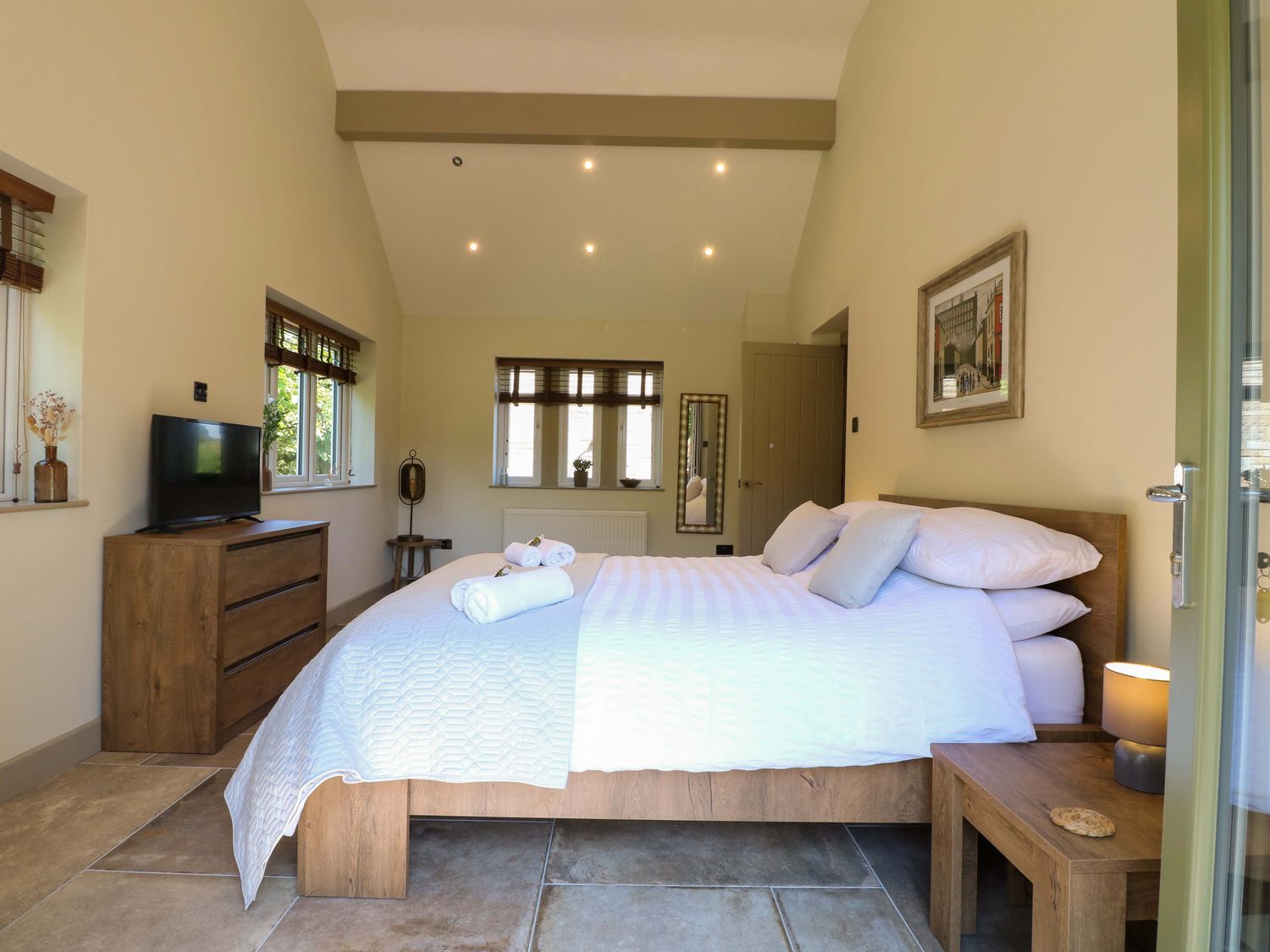Cherry Tree Farm in Chesterfield, Derbyshire. Hot tub. Woodburning stove. Smart TV. Off-road parking