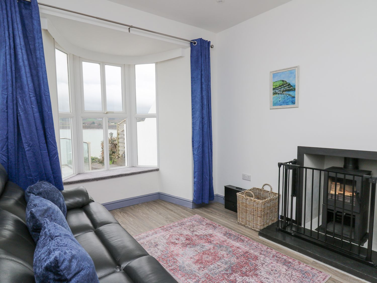 Fronwig, New Quay, Ceredigion. Pet-friendly. Near beach, shops and restaurants. Hot tub. Wood burner