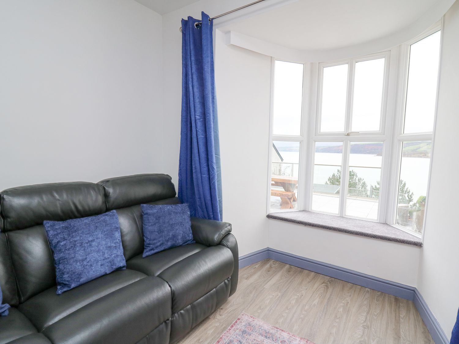 Fronwig, New Quay, Ceredigion. Pet-friendly. Near beach, shops and restaurants. Hot tub. Wood burner