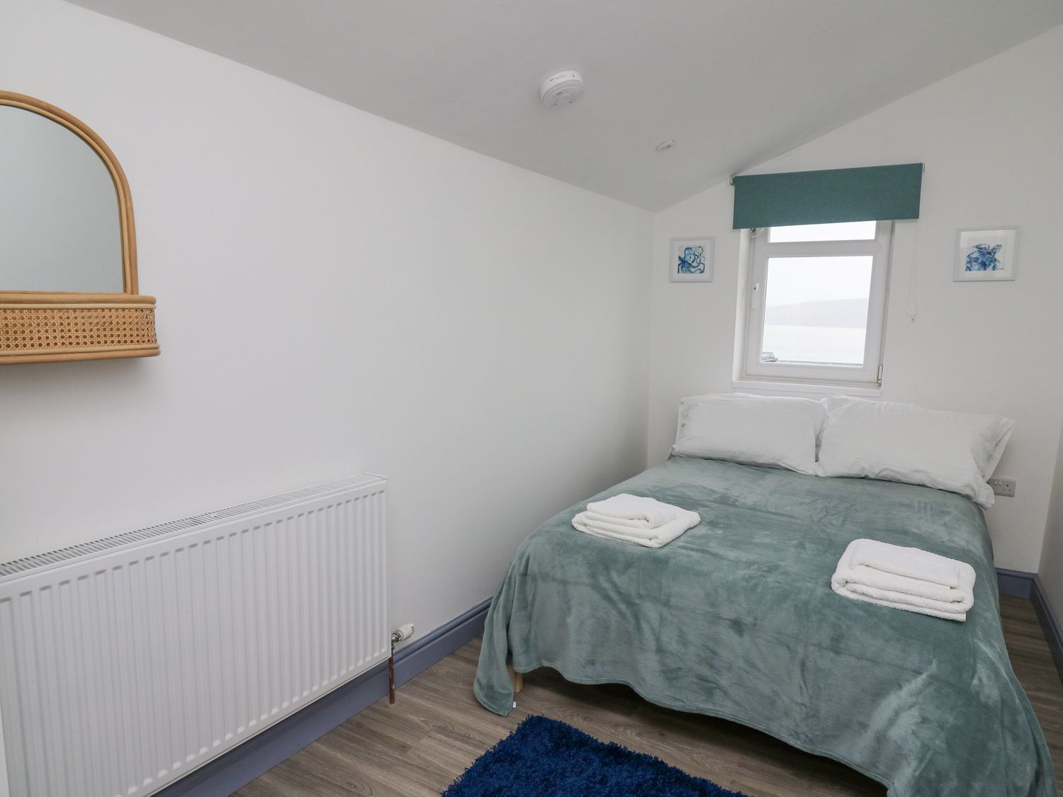 Fronwig, New Quay, Ceredigion. Pet-friendly. Near beach, shops and restaurants. Hot tub. Wood burner