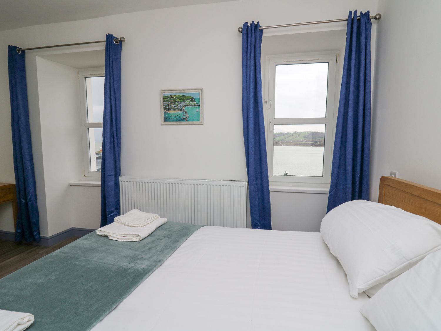 Fronwig, New Quay, Ceredigion. Pet-friendly. Near beach, shops and restaurants. Hot tub. Wood burner