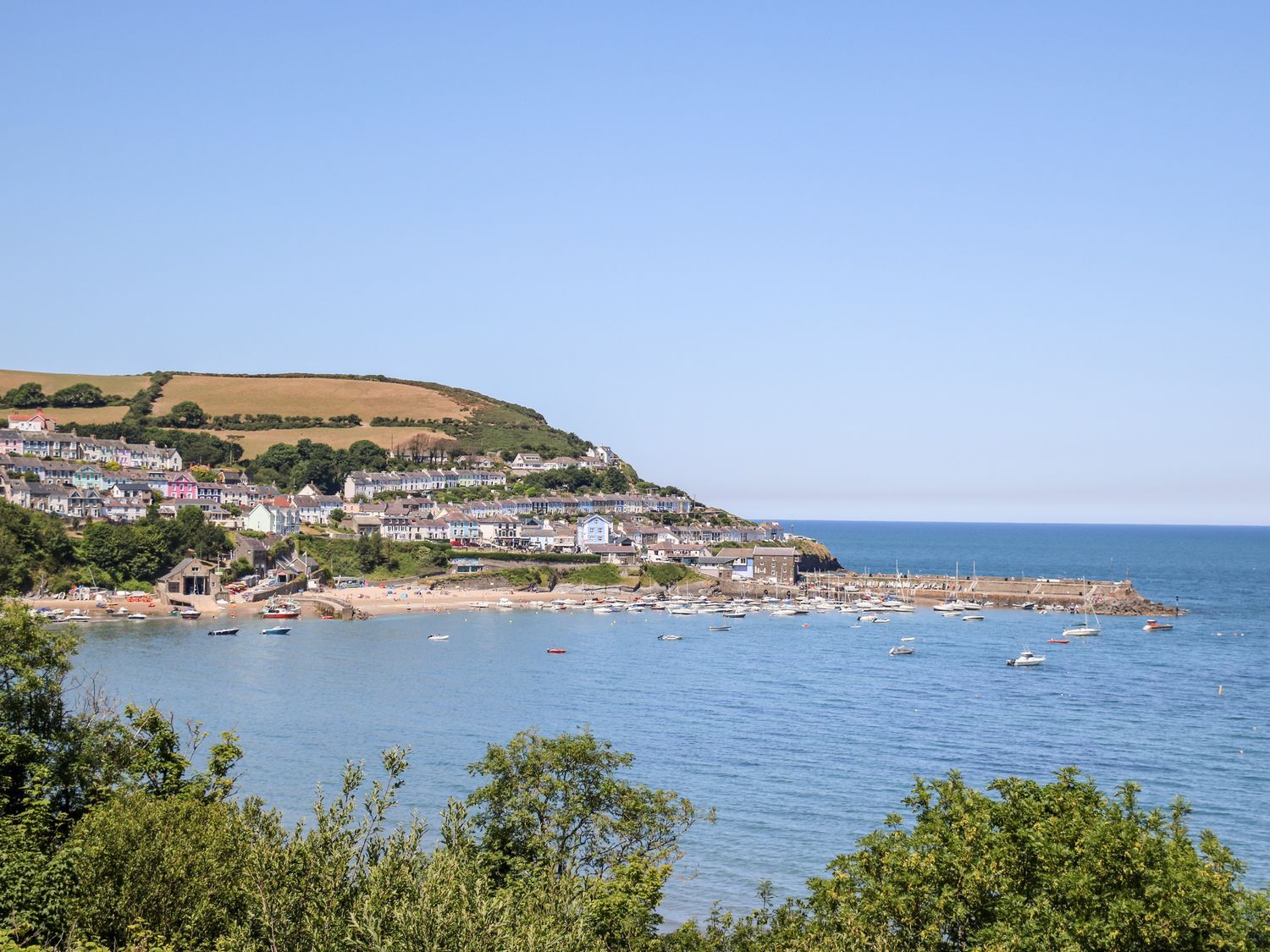 Fronwig, New Quay, Ceredigion. Pet-friendly. Near beach, shops and restaurants. Hot tub. Wood burner