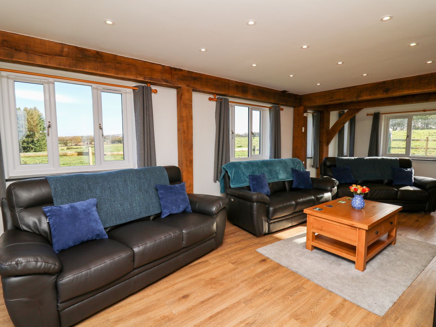 Yr Adfa in Llangeitho, Ceredigion. Family and pet-friendly. Hot tub. Barbecue. Woodburning stove. TV