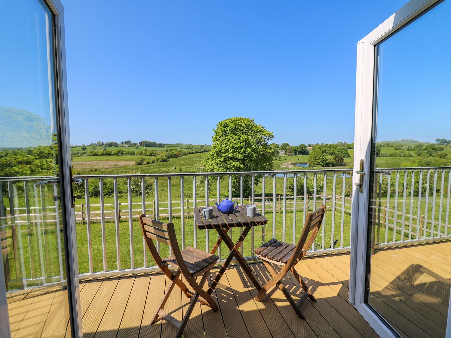 Yr Adfa in Llangeitho, Ceredigion. Family and pet-friendly. Hot tub. Barbecue. Woodburning stove. TV