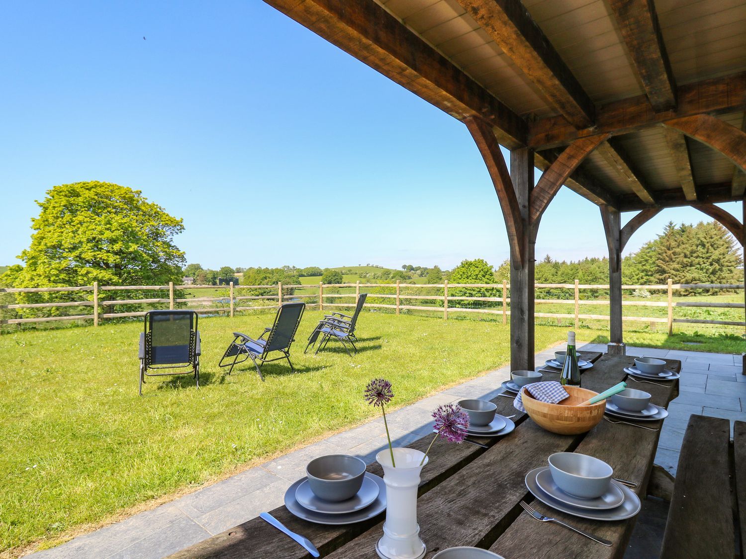 Yr Adfa in Llangeitho, Ceredigion. Family and pet-friendly. Hot tub. Barbecue. Woodburning stove. TV