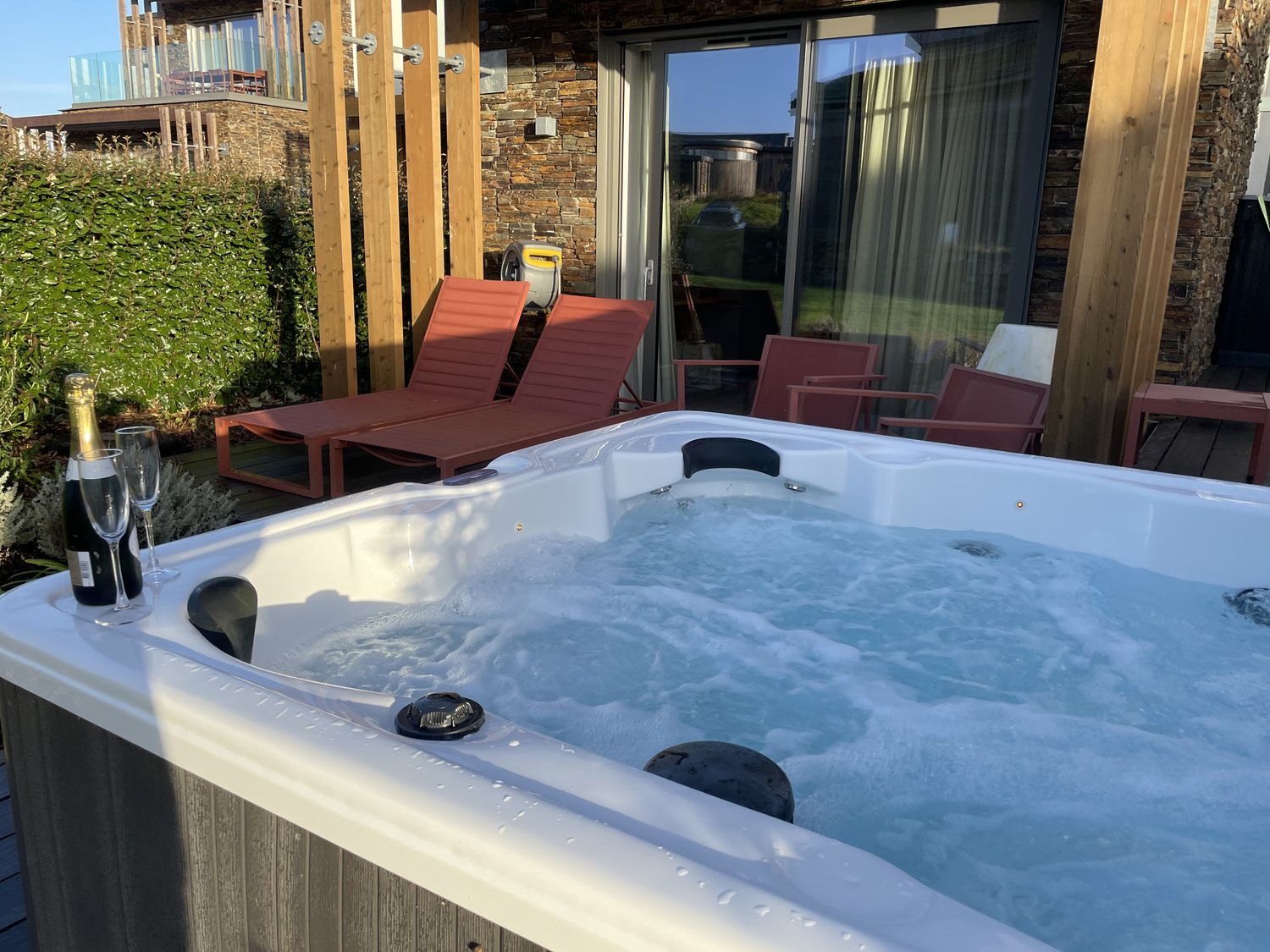 Villa 80, Carbis Bay, Cornwall. Hot tub. Family friendly. Near beach. Off-road parking. Pet-friendly
