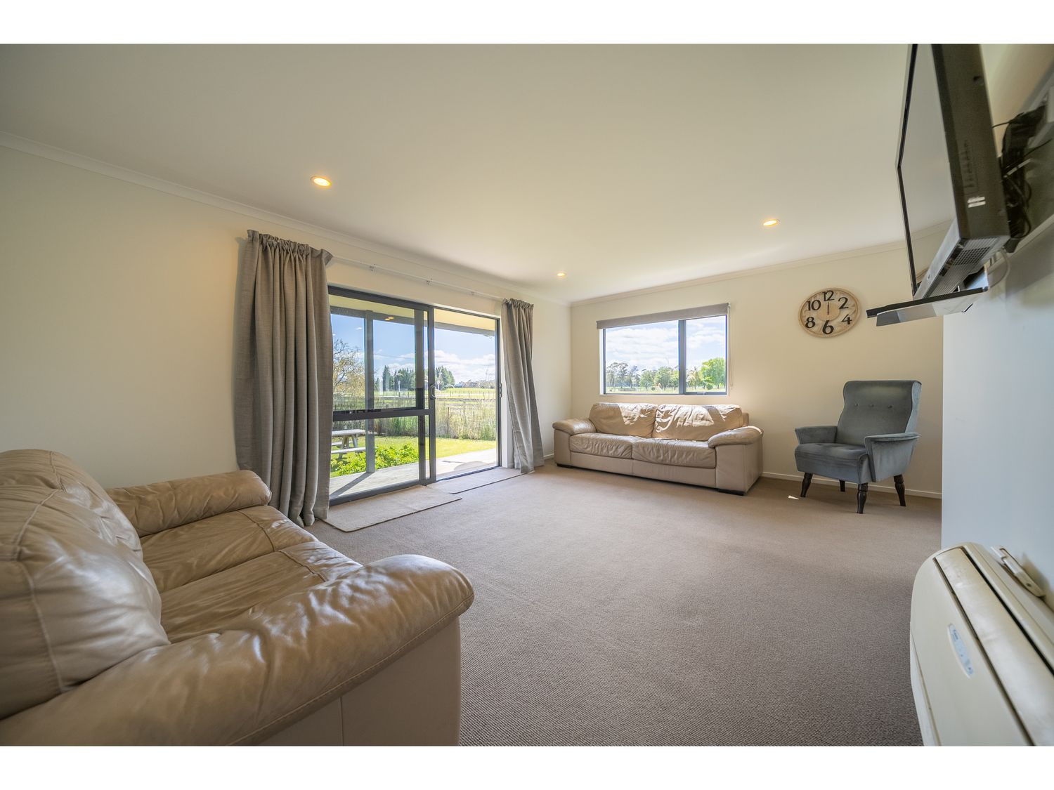 Cosy Lakeside - Manapouri Holiday Home                     photo 2