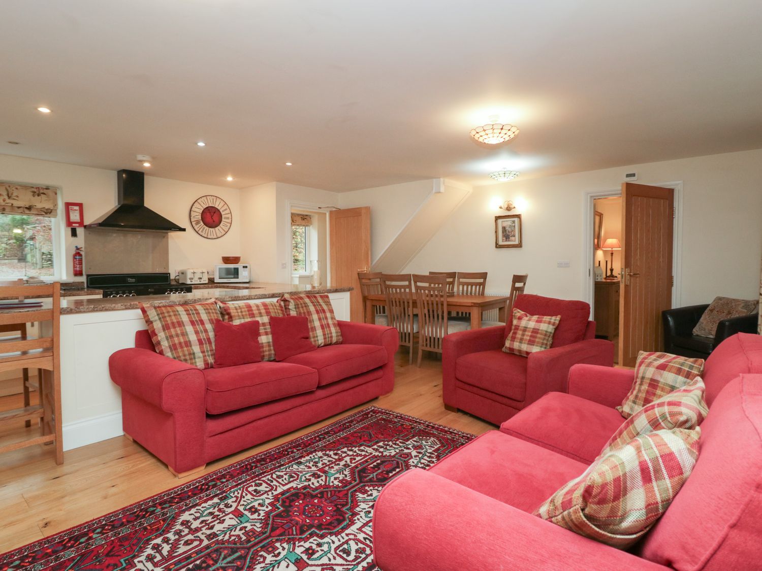 Butterfly, Kendal, Cumbria in the Lake District. Hot tub. Family friendly. Smart TV. Open-plan. WiFi