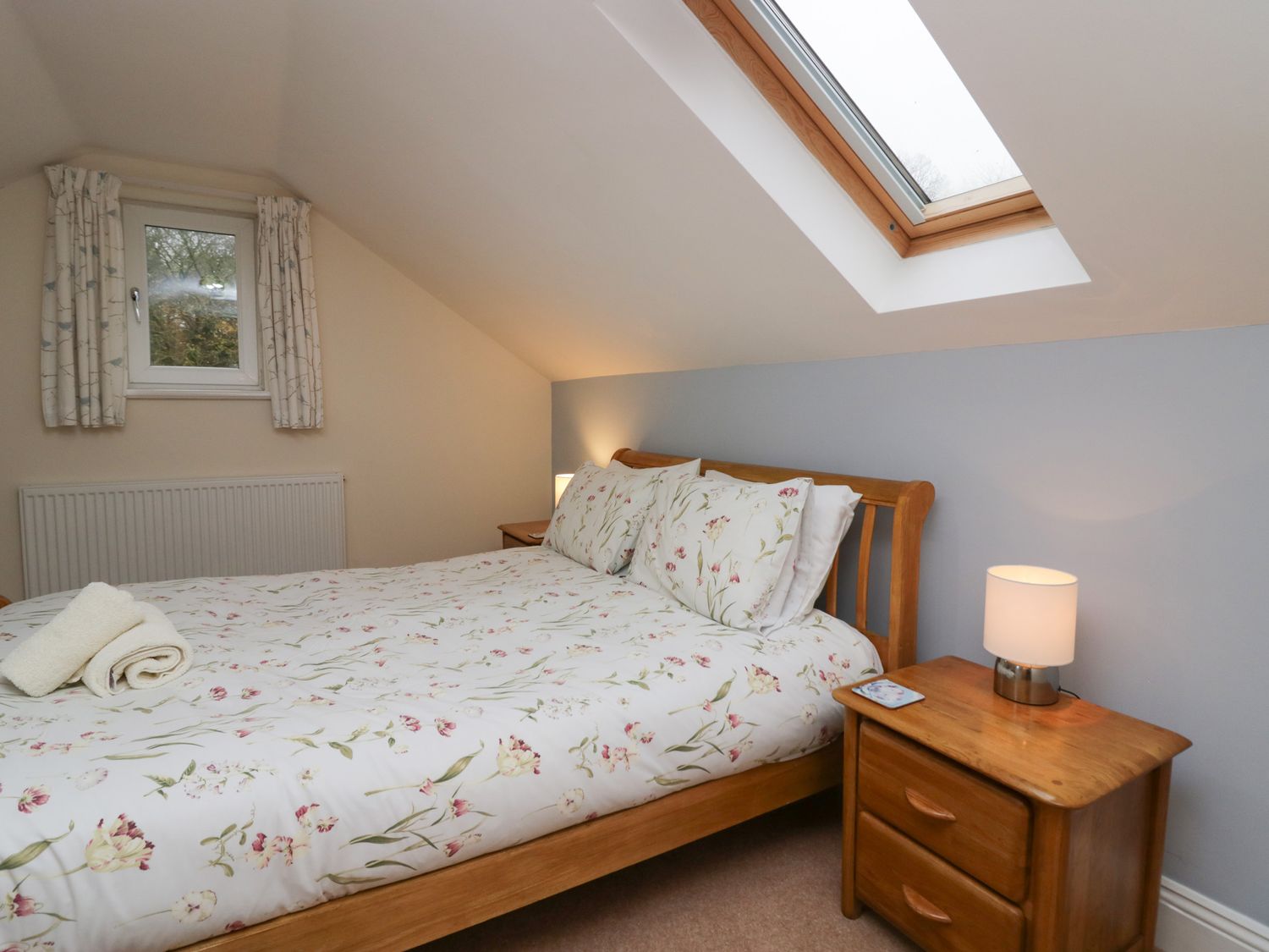 Butterfly, Kendal, Cumbria in the Lake District. Hot tub. Family friendly. Smart TV. Open-plan. WiFi